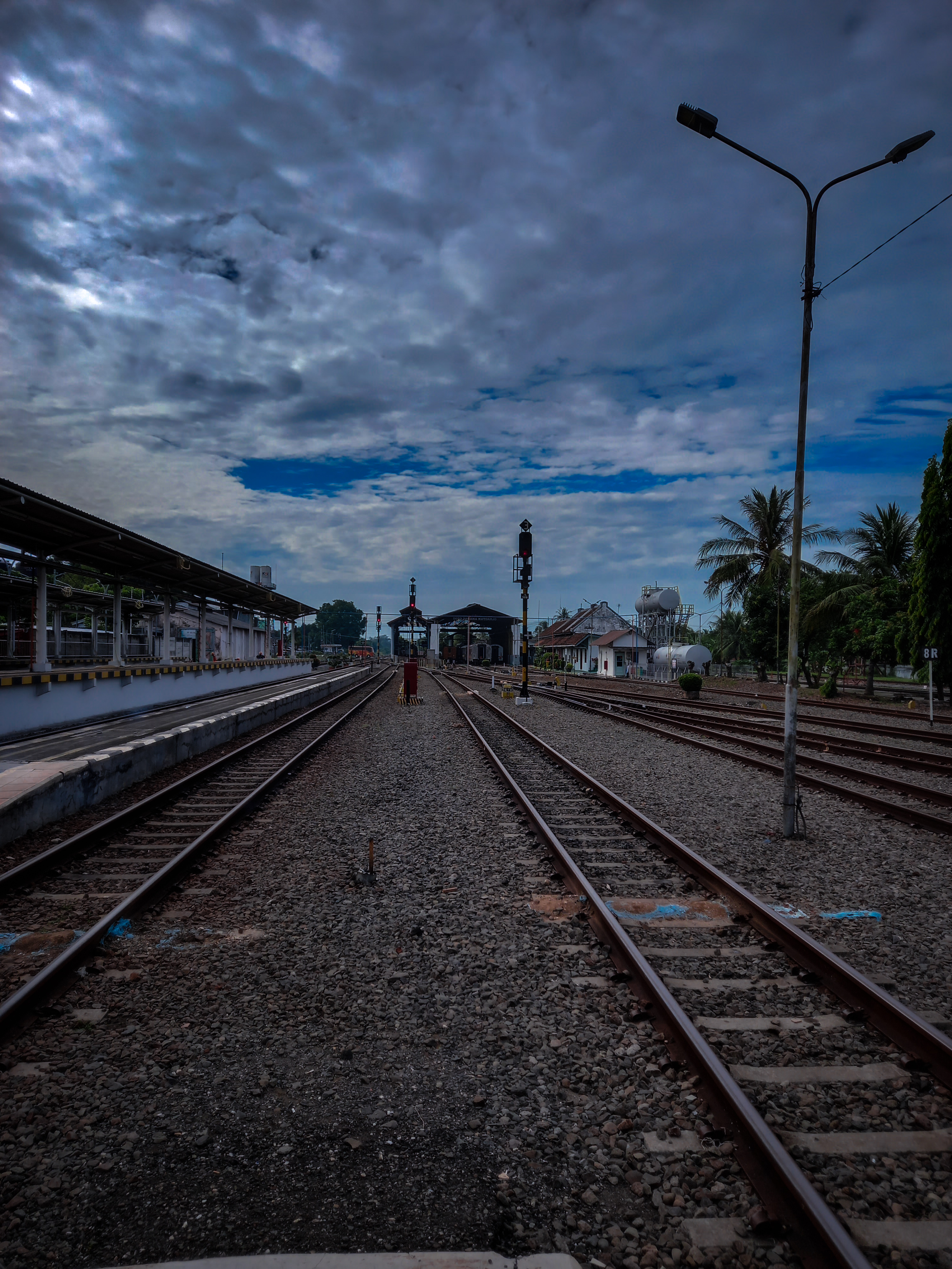 Pemandangan pagi di stasiun kutoarjo