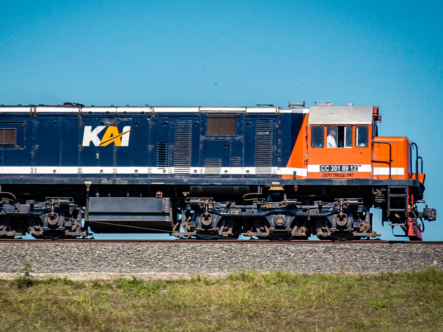 CC 201 89 12 narik KA Tambahan YK-GMR