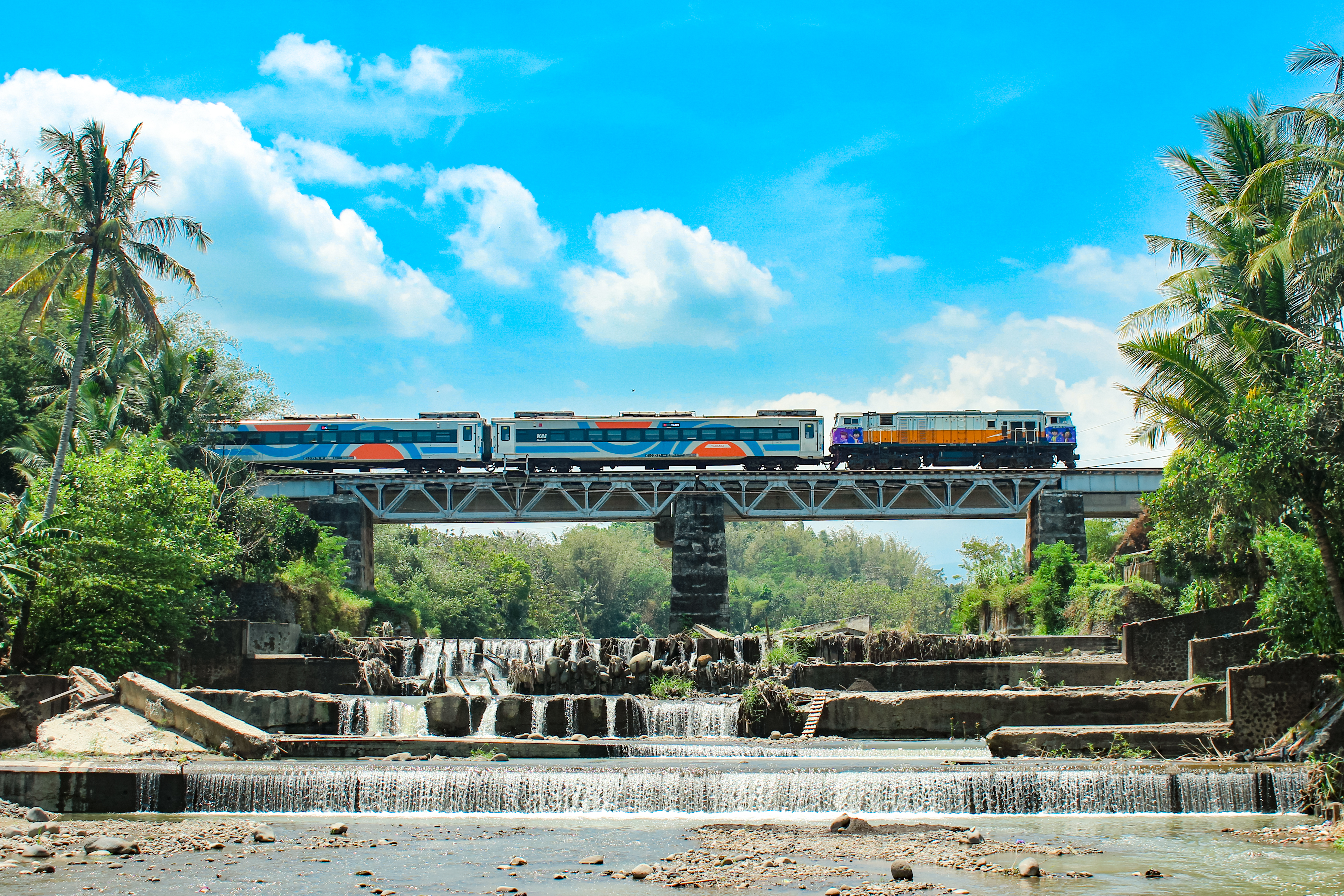 Aliran sungai dengan lensa Taksaka