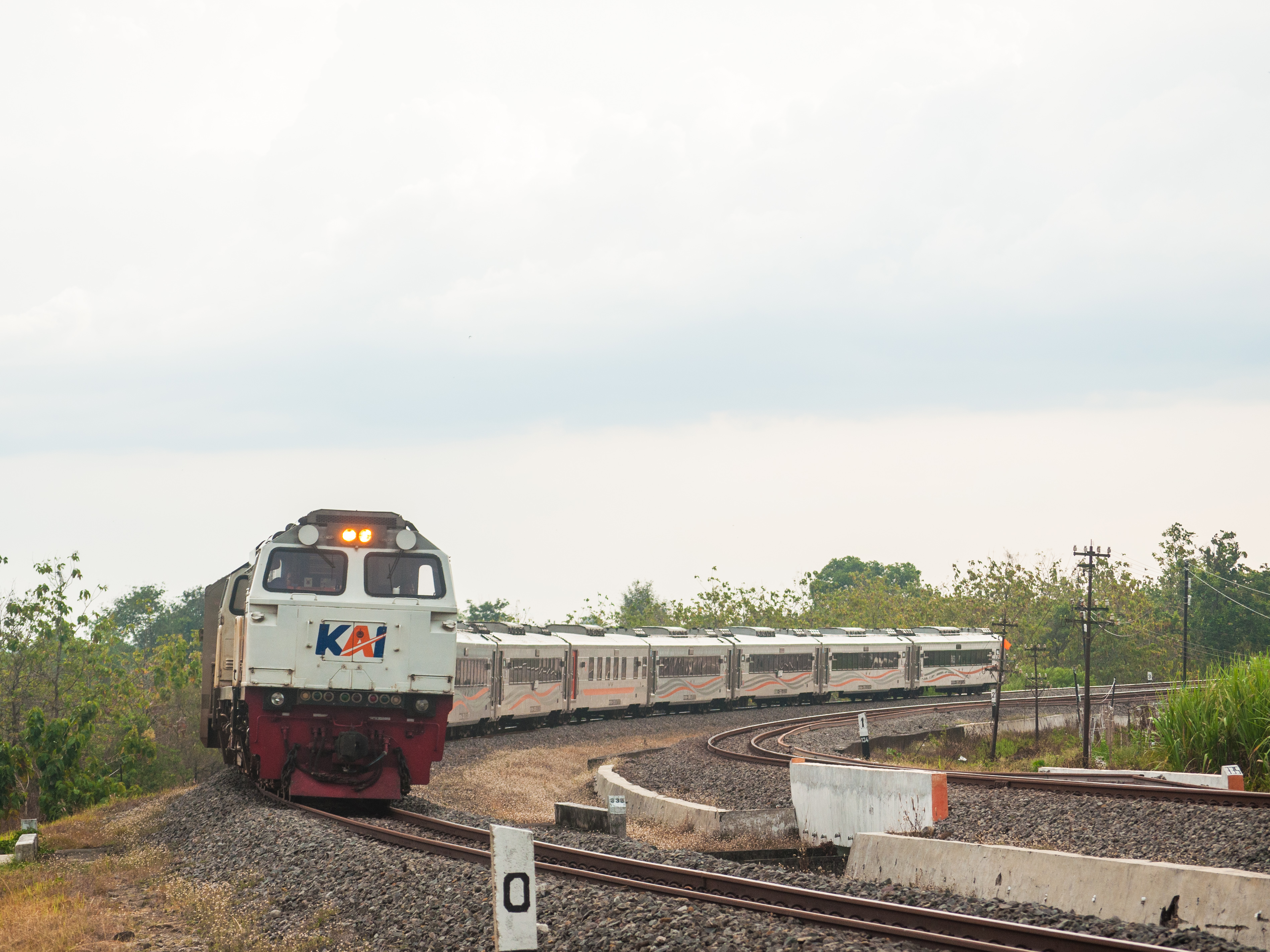 Kereta Argo wilis Menukik indah di Spot S Wilangan