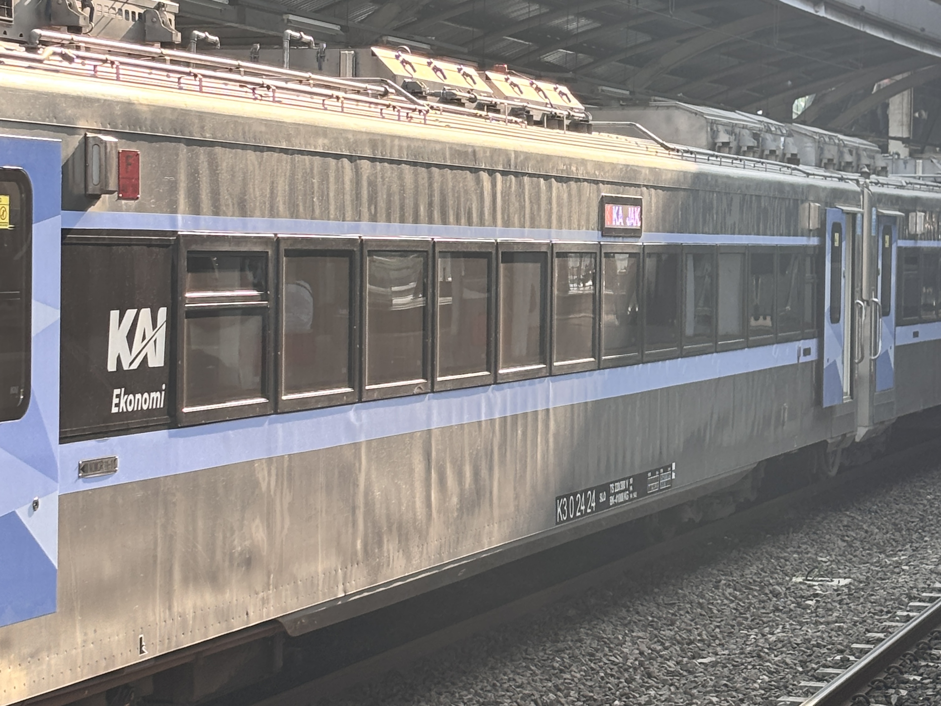 Gerbong ekonomi new gen