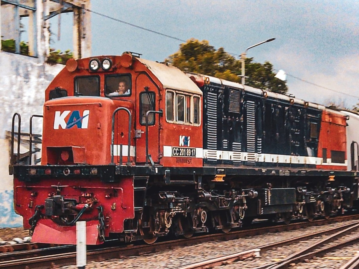 Kereta Serayu Di Stasiun Tasikmalaya