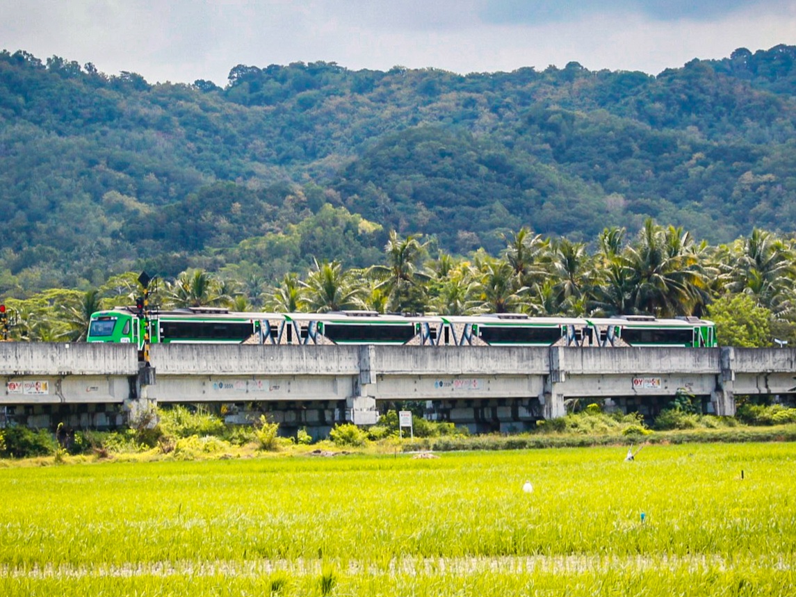 Kereta Bandara YIA Express persiapan masuk stasiun Bandara YIA