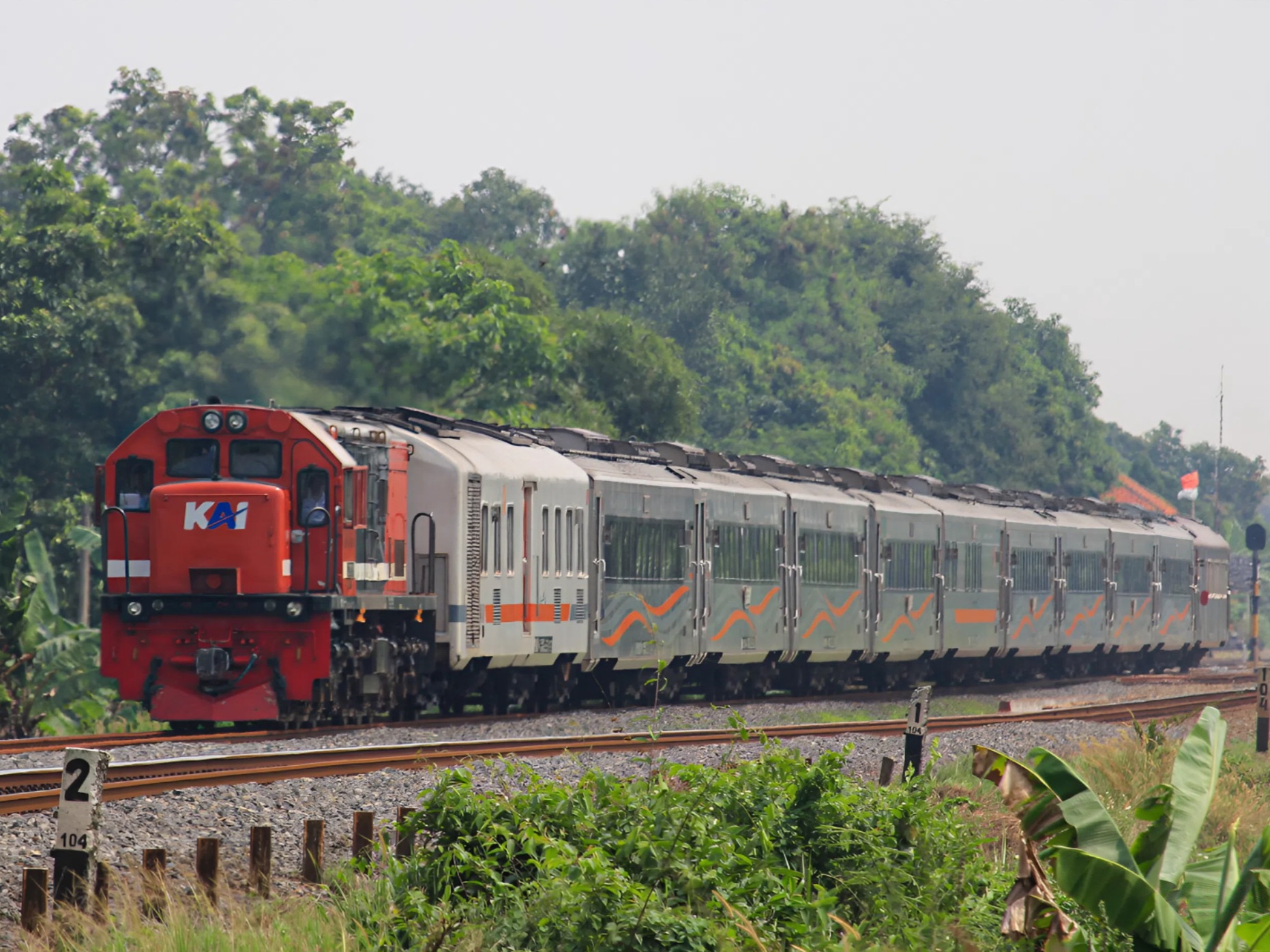 Red And Blue 125R eks Kertapati beraksi menjajal Rel di pulau Jawa