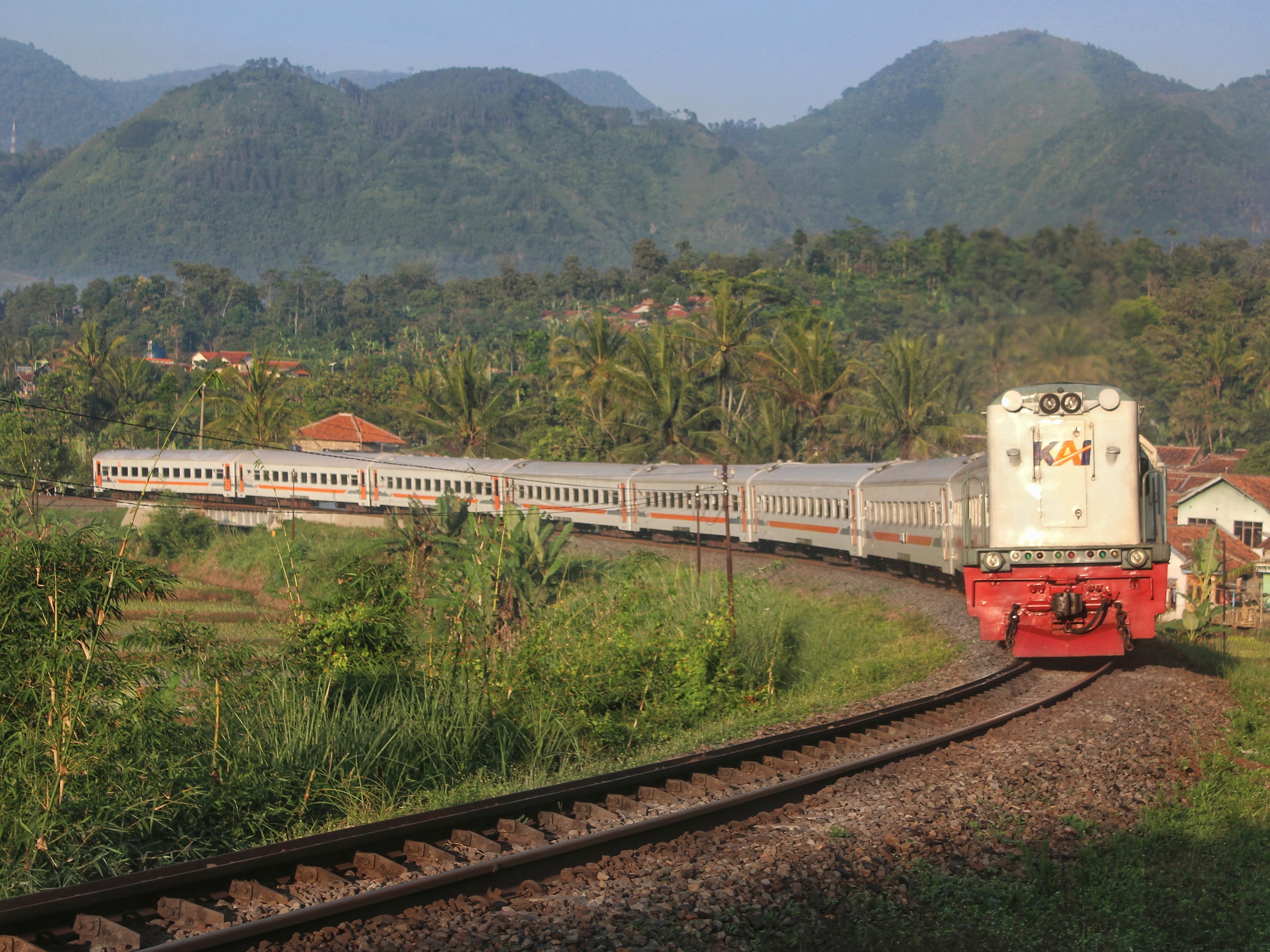 KA Lokal Garut di TiBer Kadungora