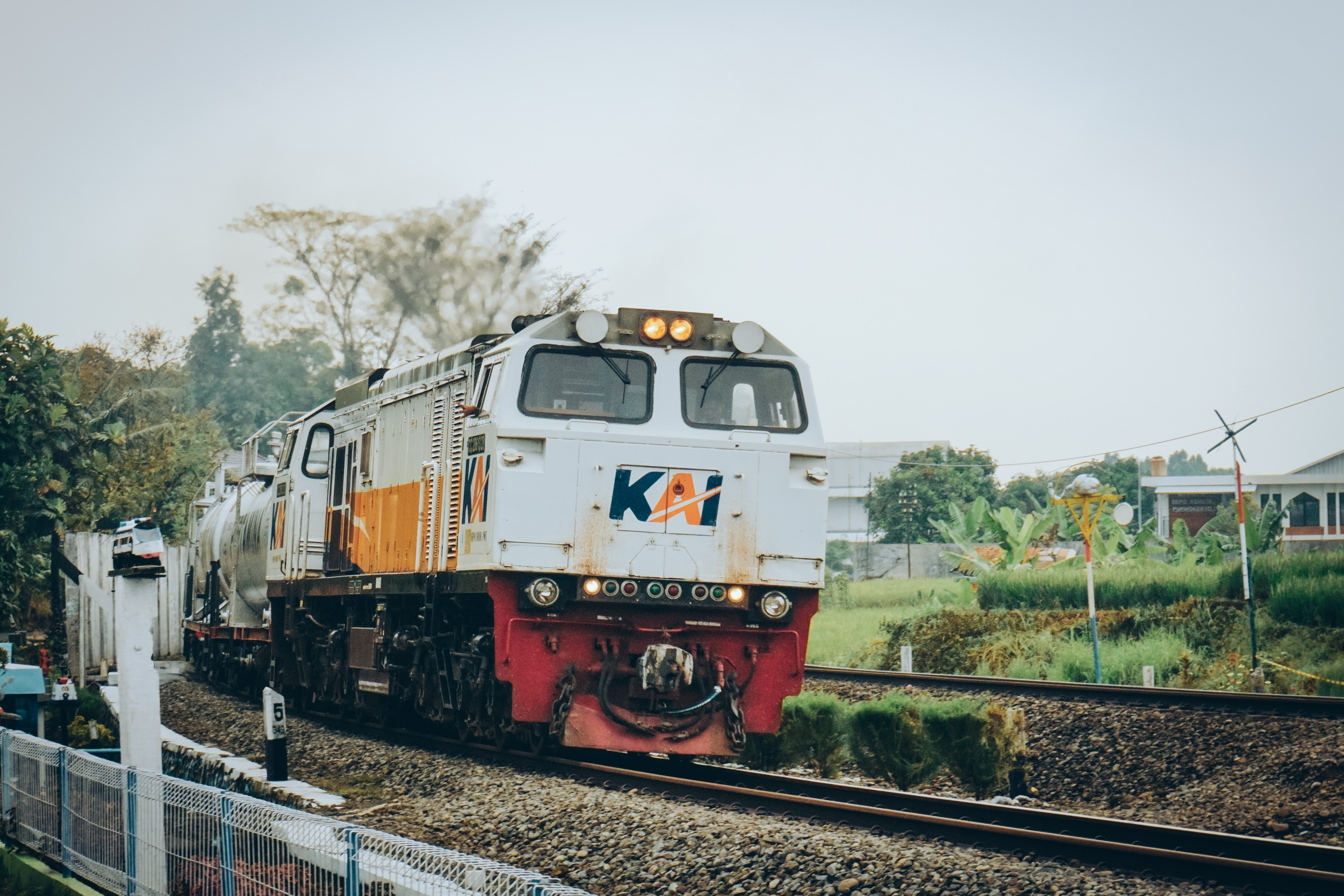 Kereta Gamao Tanker Lepas langsung Stasiun Purwokerto