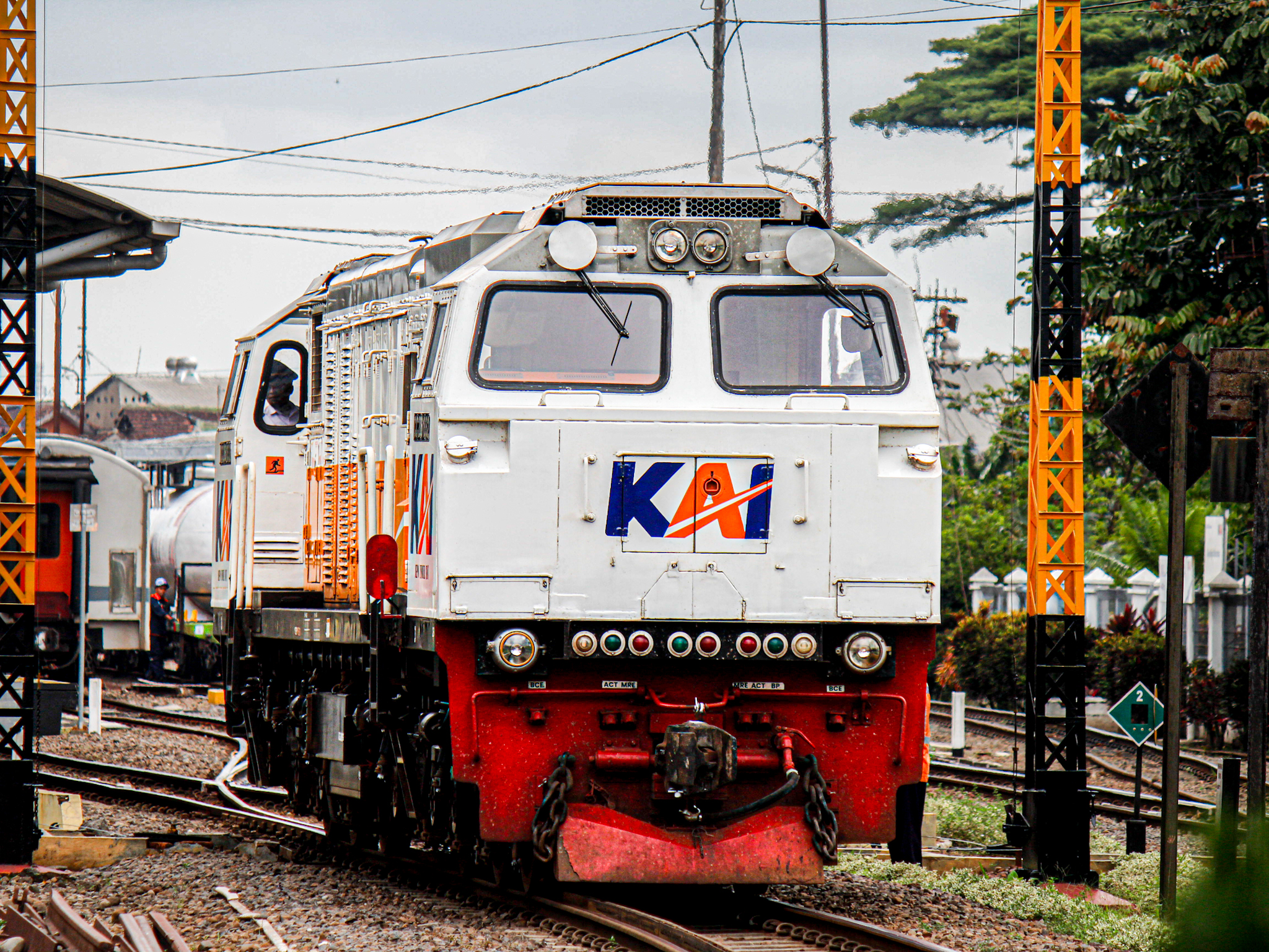 CC 206 SEDANG LANGSIR DI STASIUN MALANG KOTA LAMA