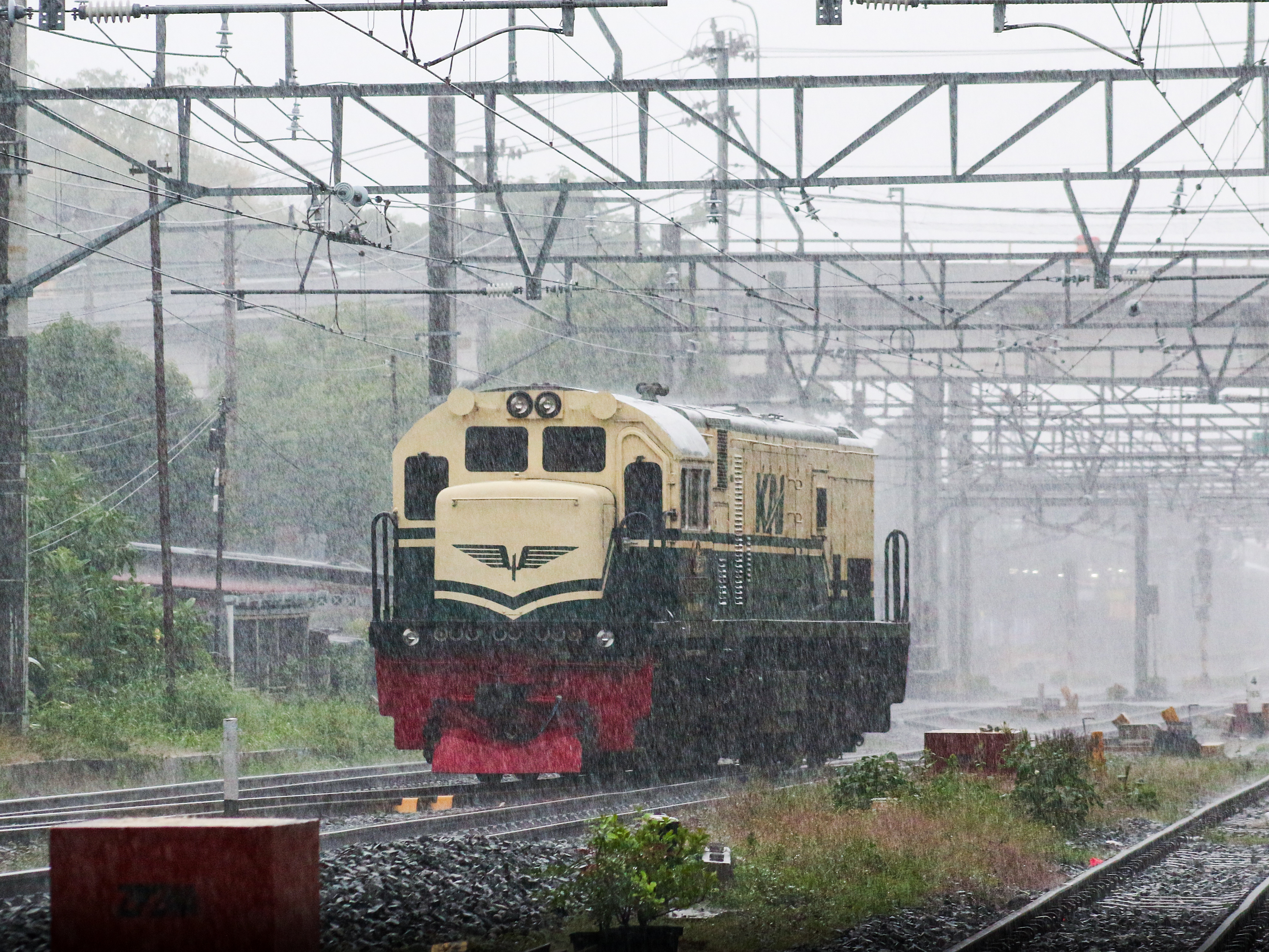 Langsir ditengah derasnya hujan
