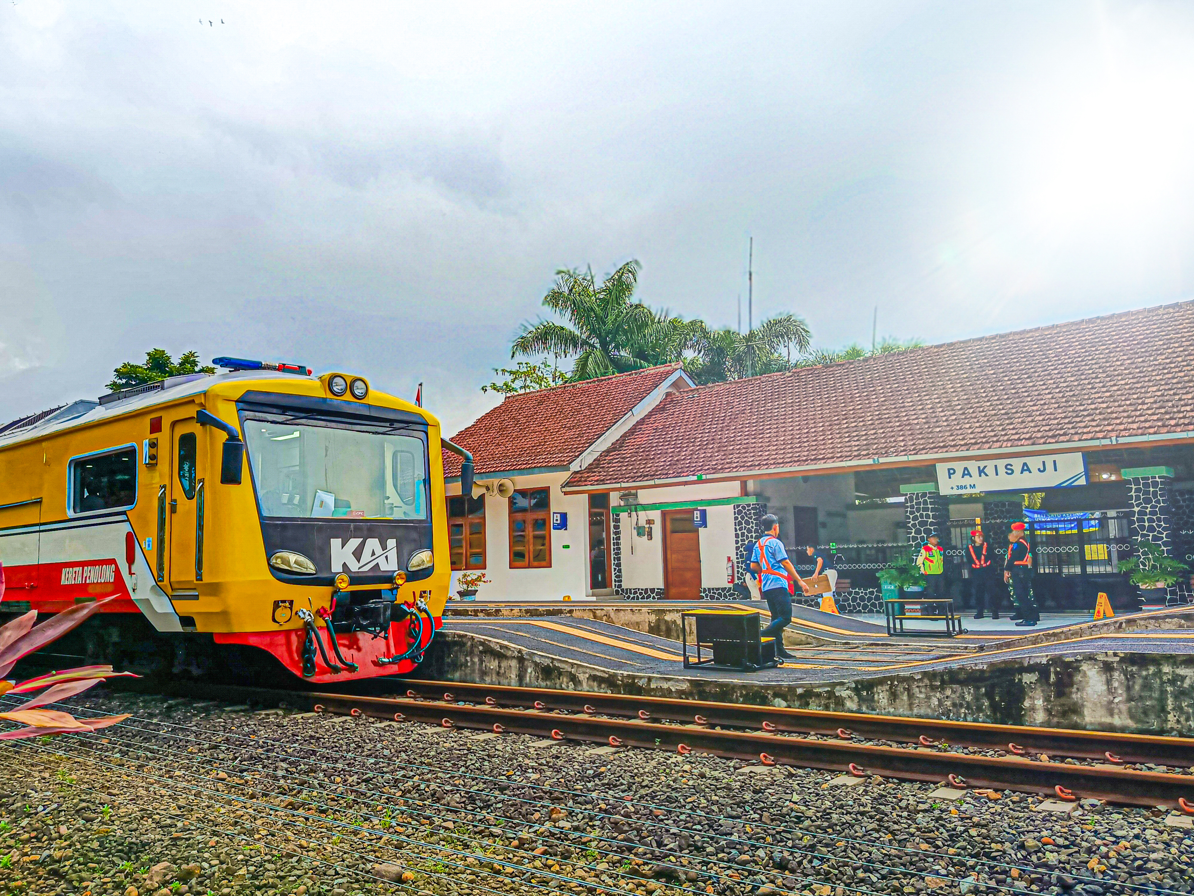 Kereta Inspeksi Berhenti Stasiun Pakisaji