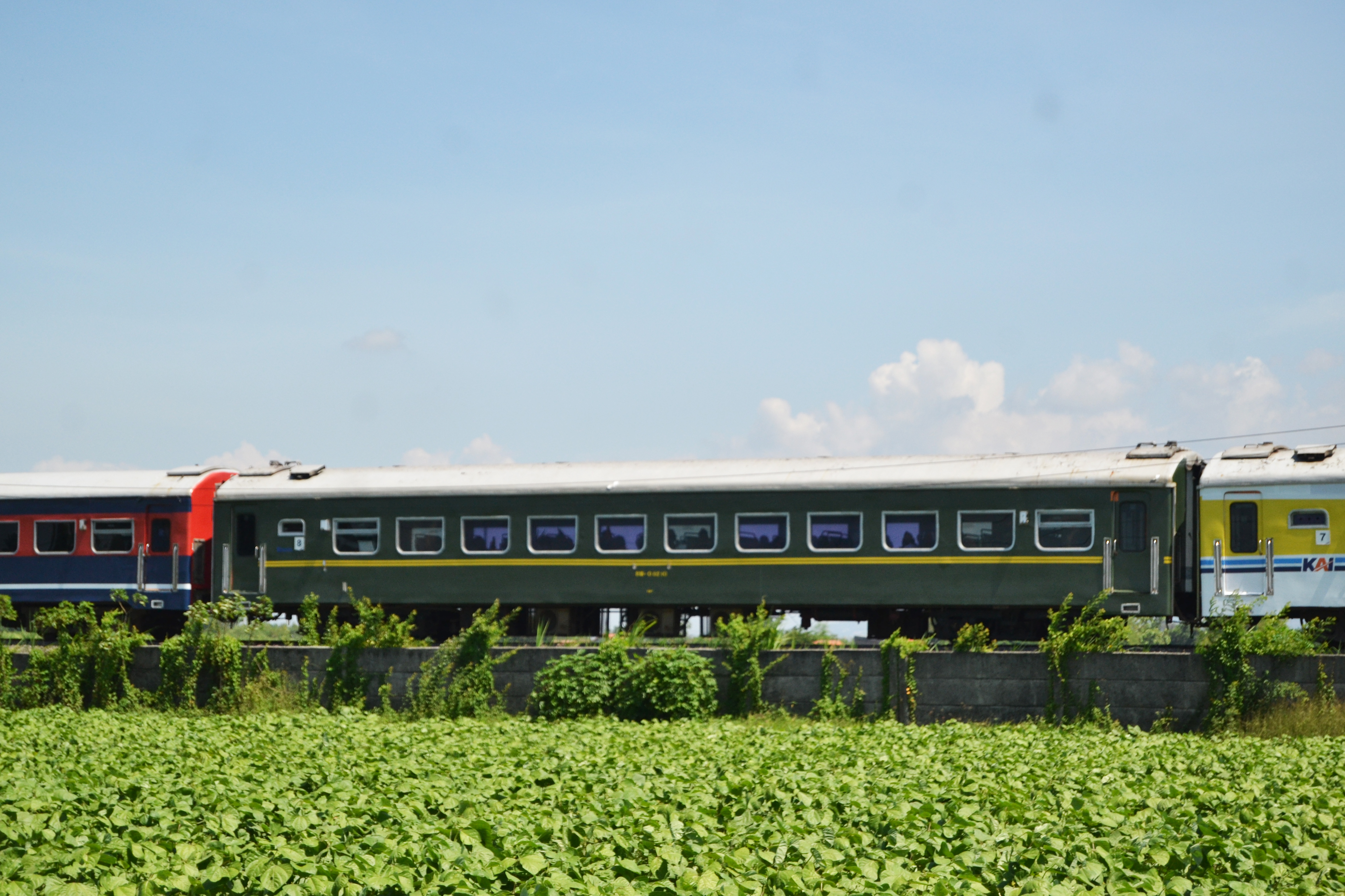 Gerbong parade KLB Livery muri