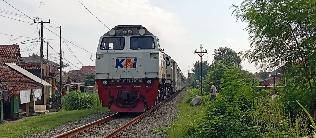 KA papandayan lepas stasiun Purwakarta