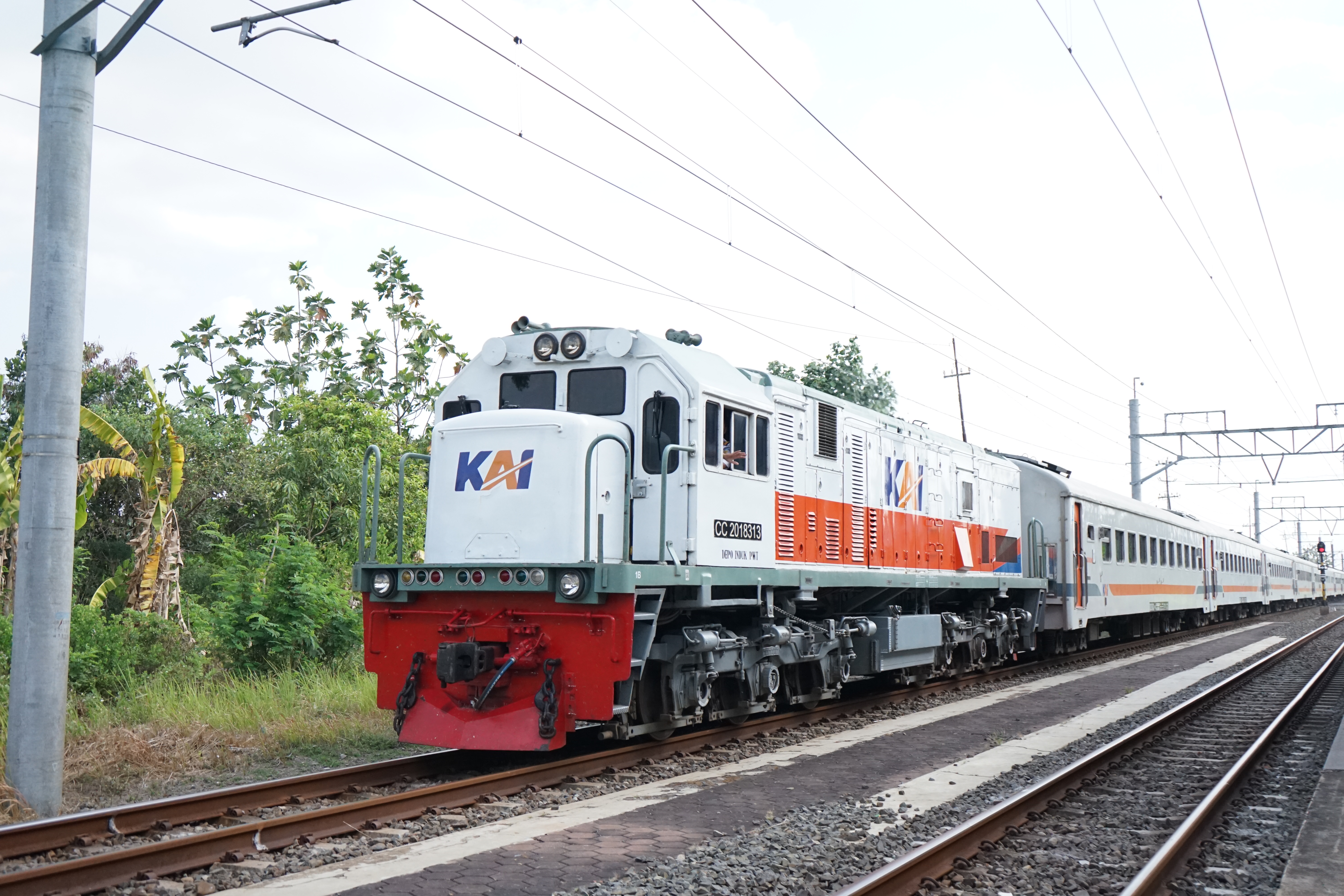 Lokomotif CC 201 83 13 livery Default di Depo Induk PWT - Purwokerto