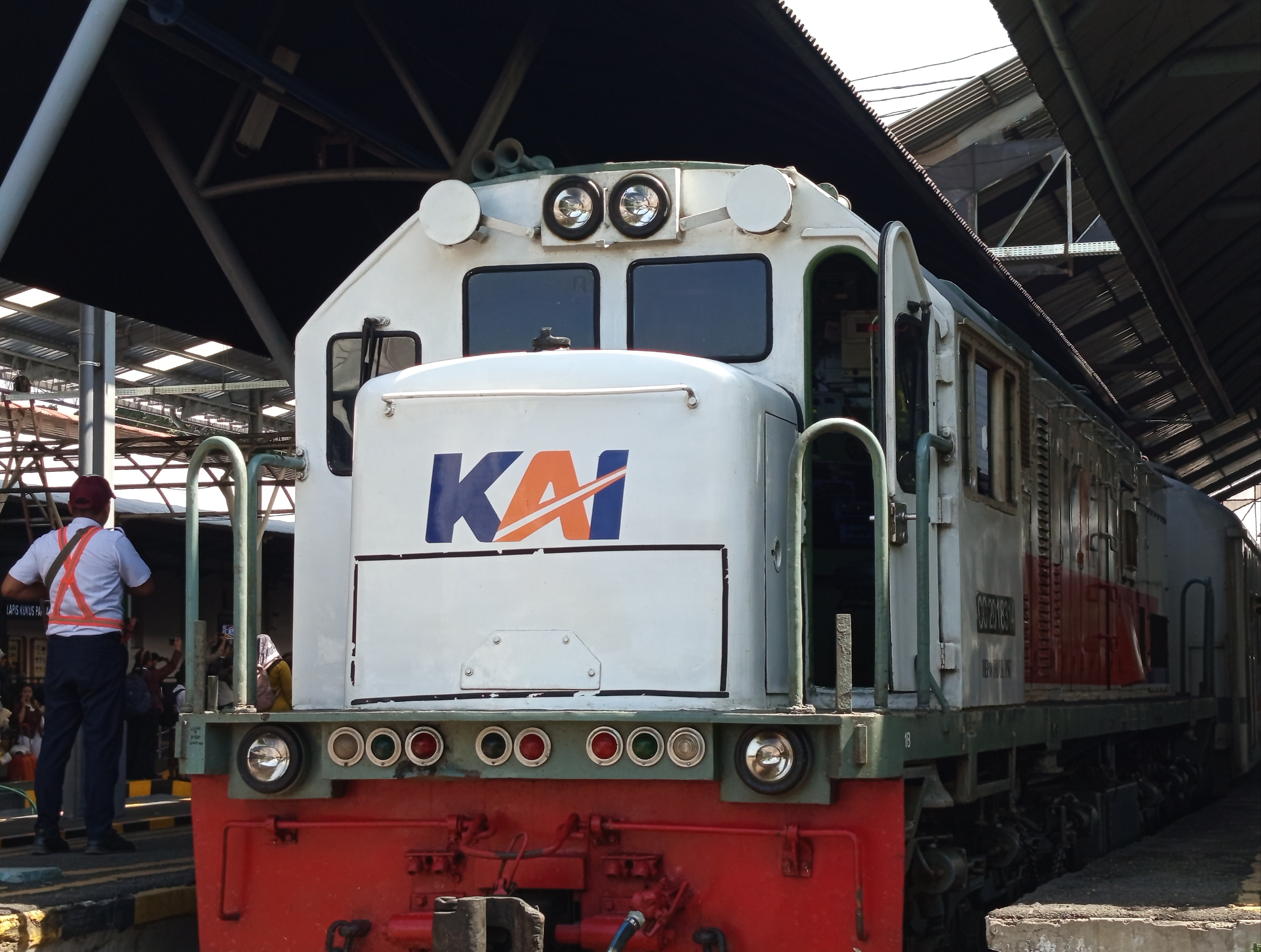 CC201 83 14 PWT di Surabaya Gubeng