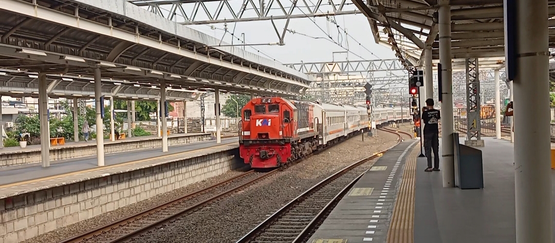KA Bengawan di st. Jatinegara