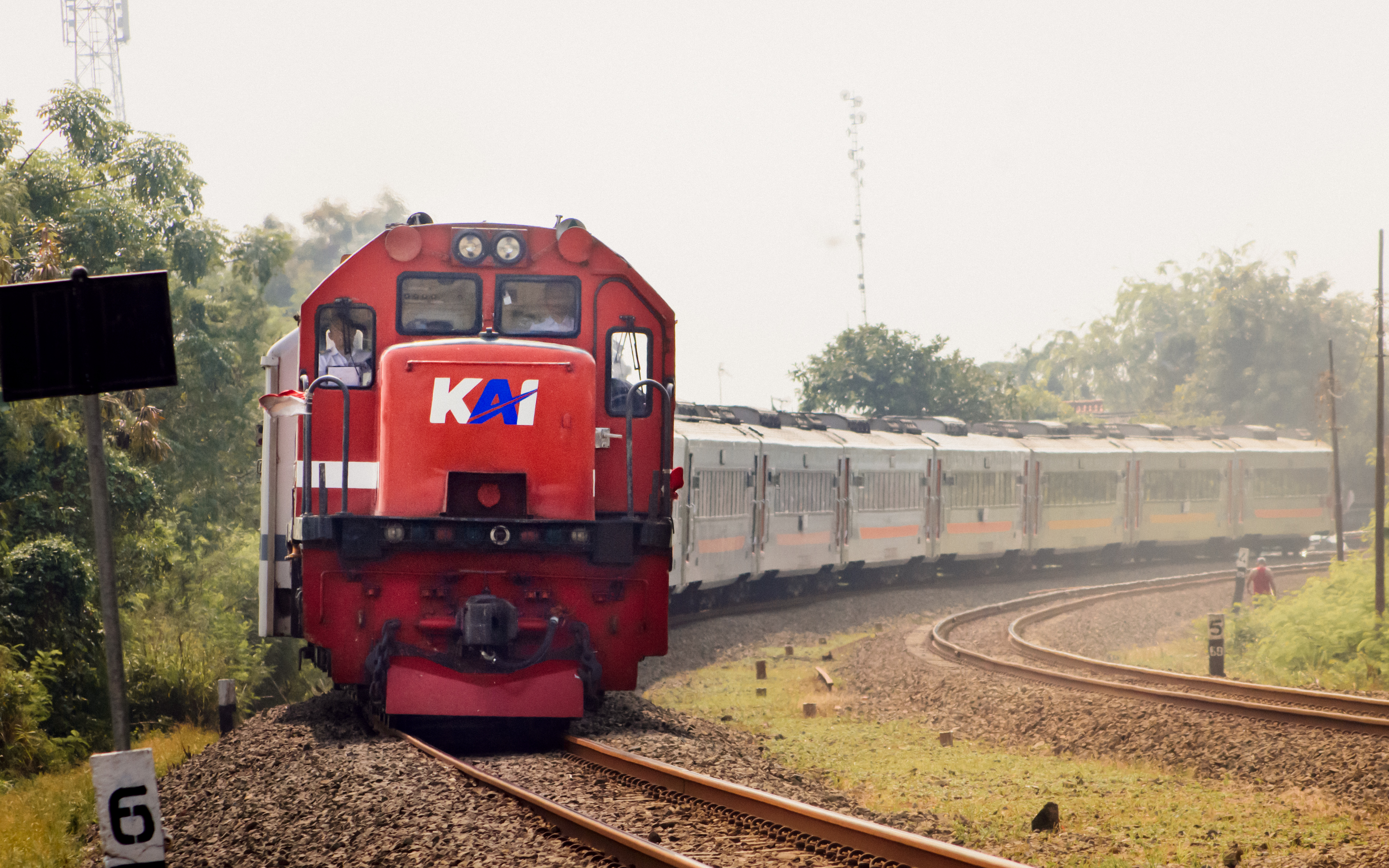 201 89 17 KA 112 Sawunggalih di Stasiun Klari