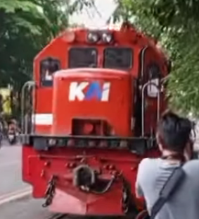 RNB MELINTAS JALAN SLAMET RIYADI