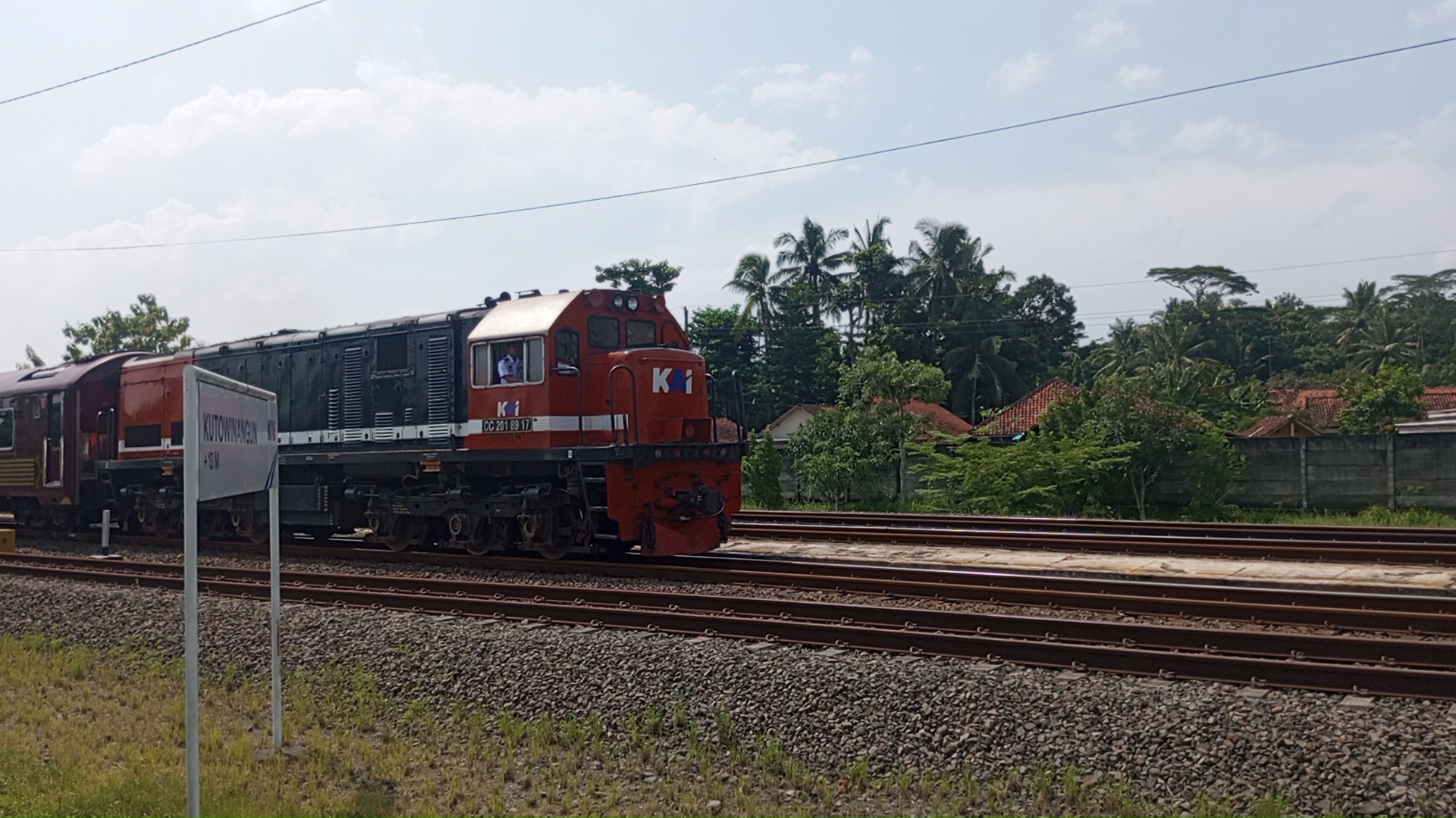 Lokomotif distasiun Kutowinangun