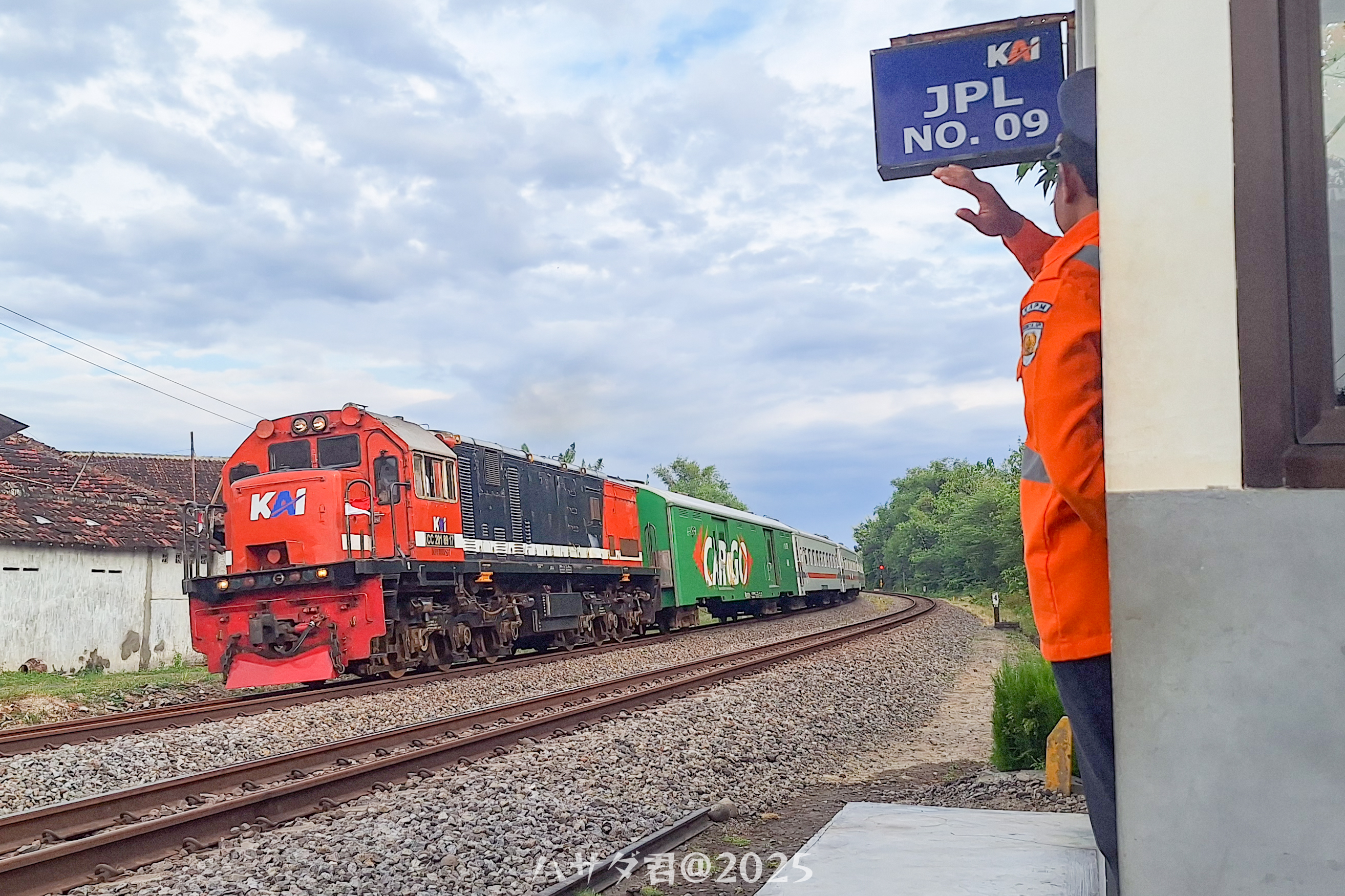 CC 201 89 17 Berdinas KA Brantas berangkat Stasiun Magetan