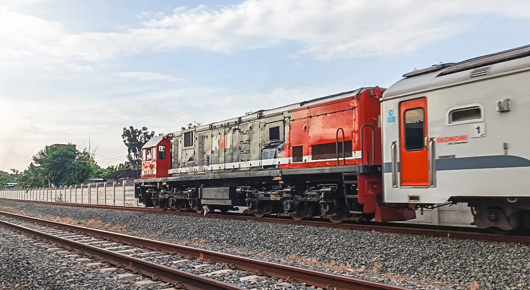 Melintasi stasiun Kadipiro