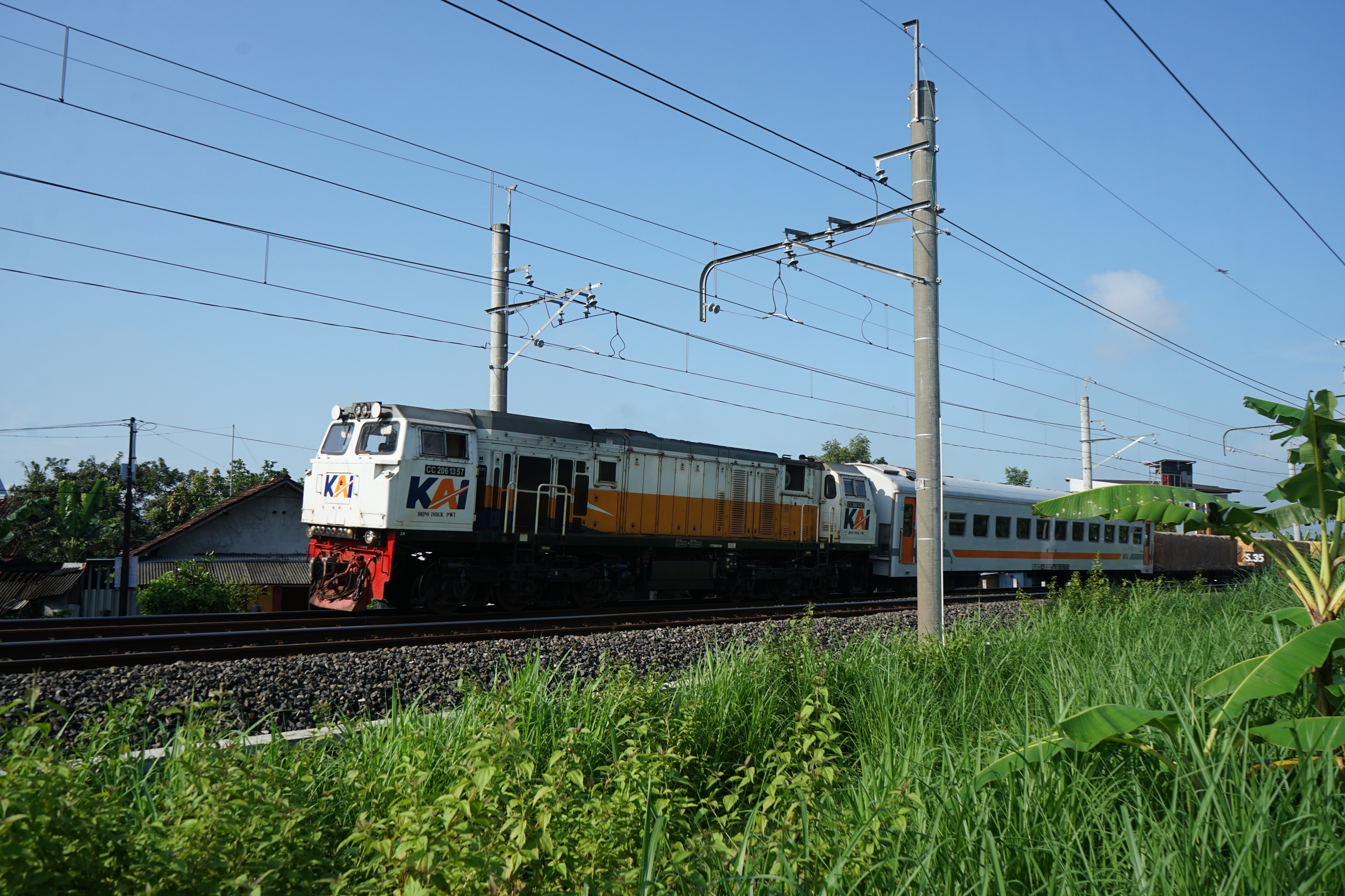 Lokomotif CC 206 13 57 livery Default di Depo Induk PWT - Purwokerto