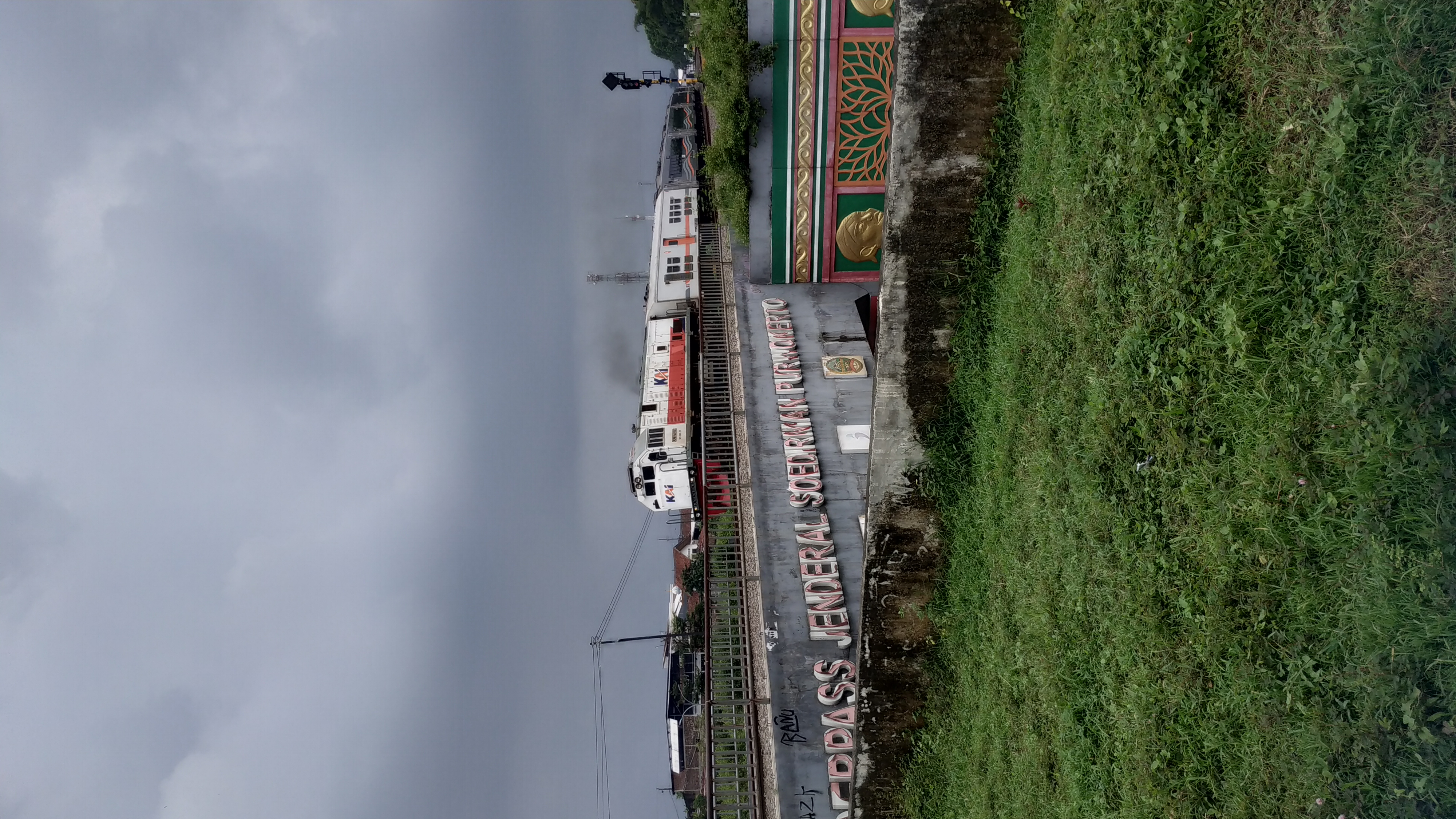 CC 201 92 19 di Stasiun Purwokerto