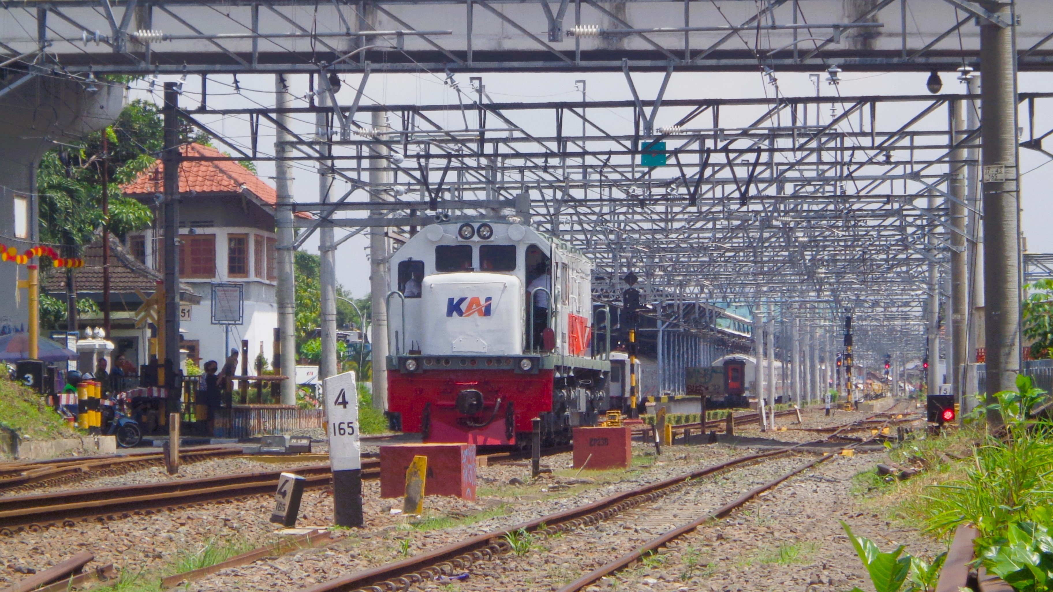 CC 201 04 02 melakukan langsir di Stasiun Lempuyangan