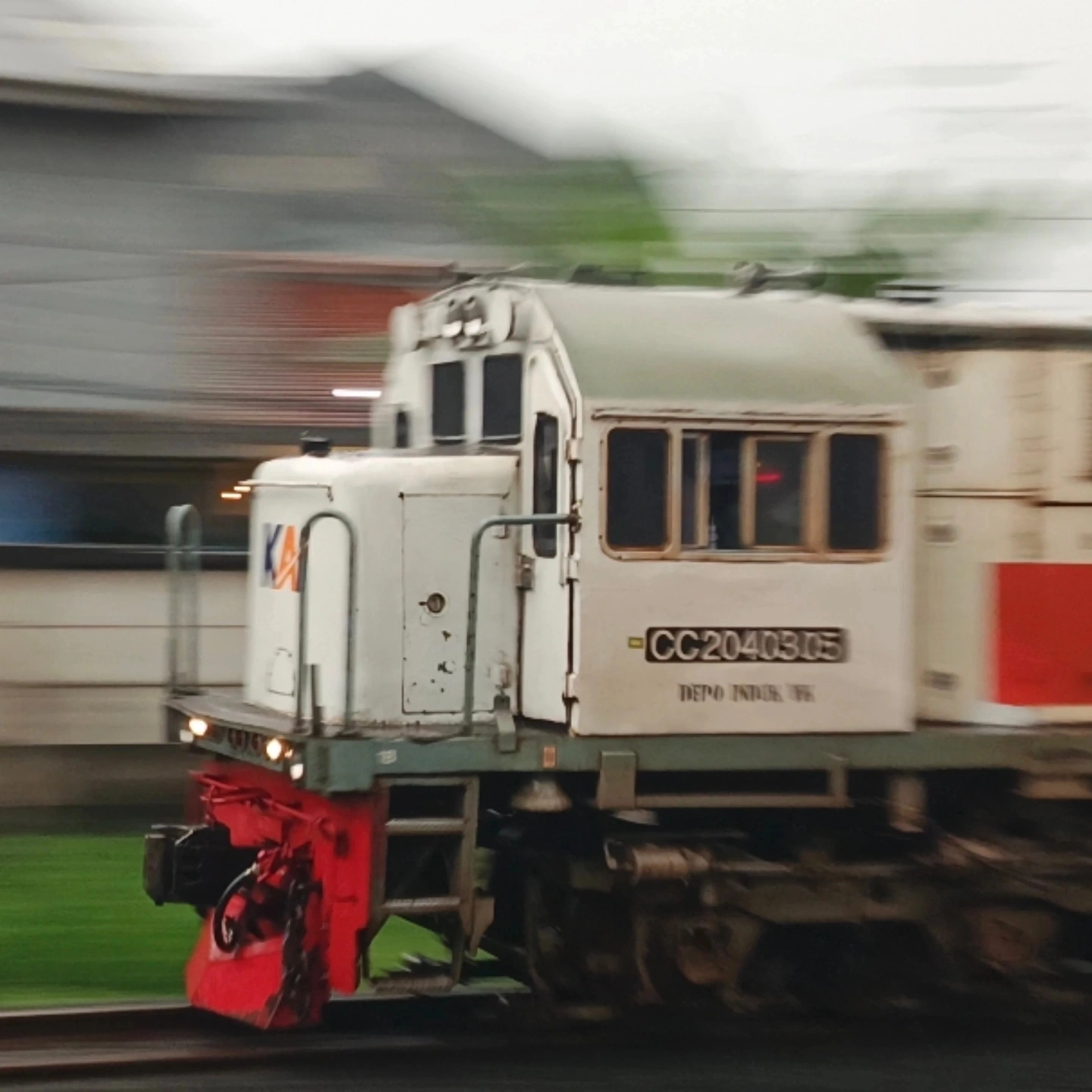 CC 204 03 05 Melewati Stasiun Cakung