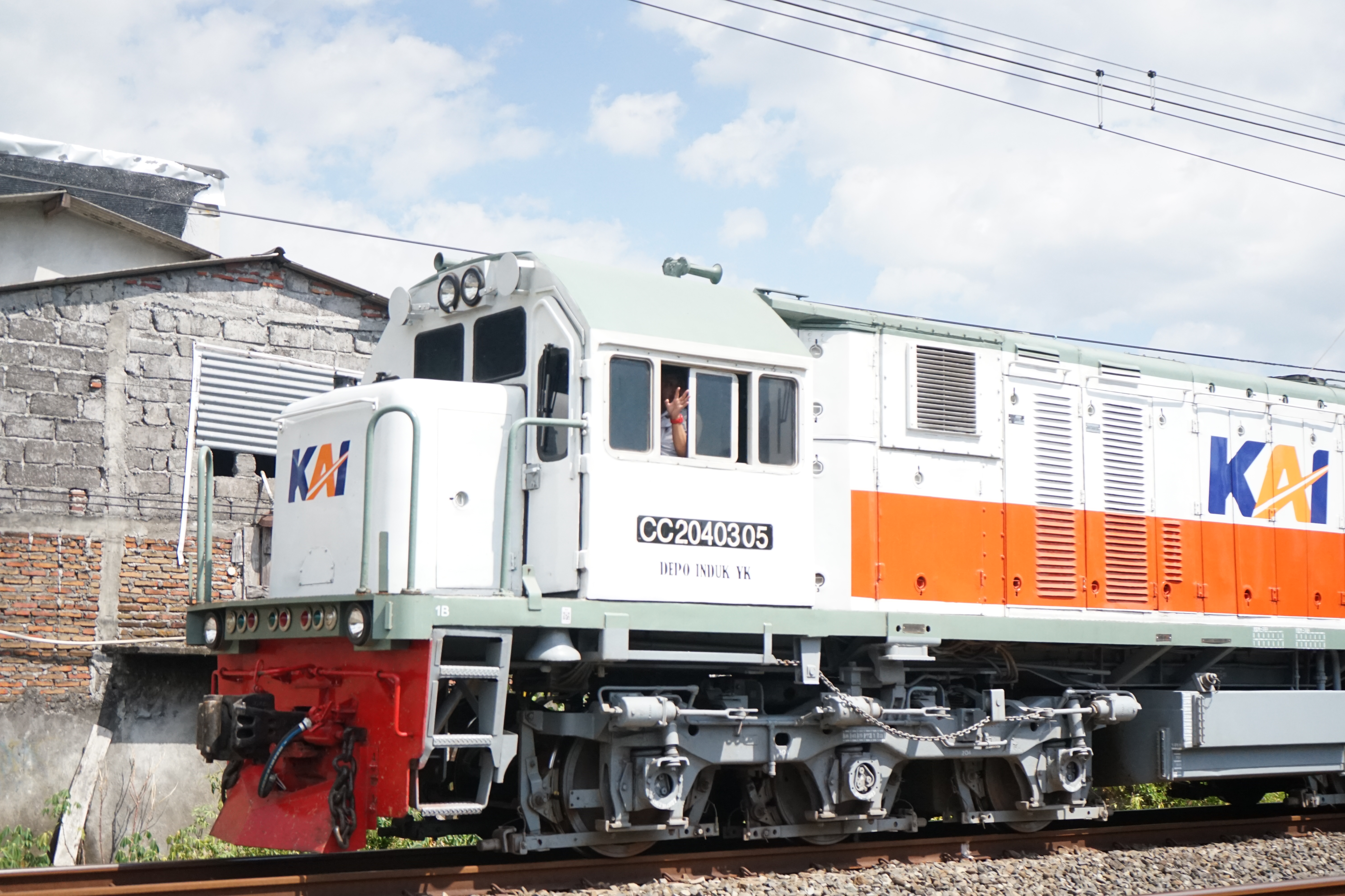 Lokomotif CC 204 03 05 livery Default di Depo Induk YK - Yogyakarta