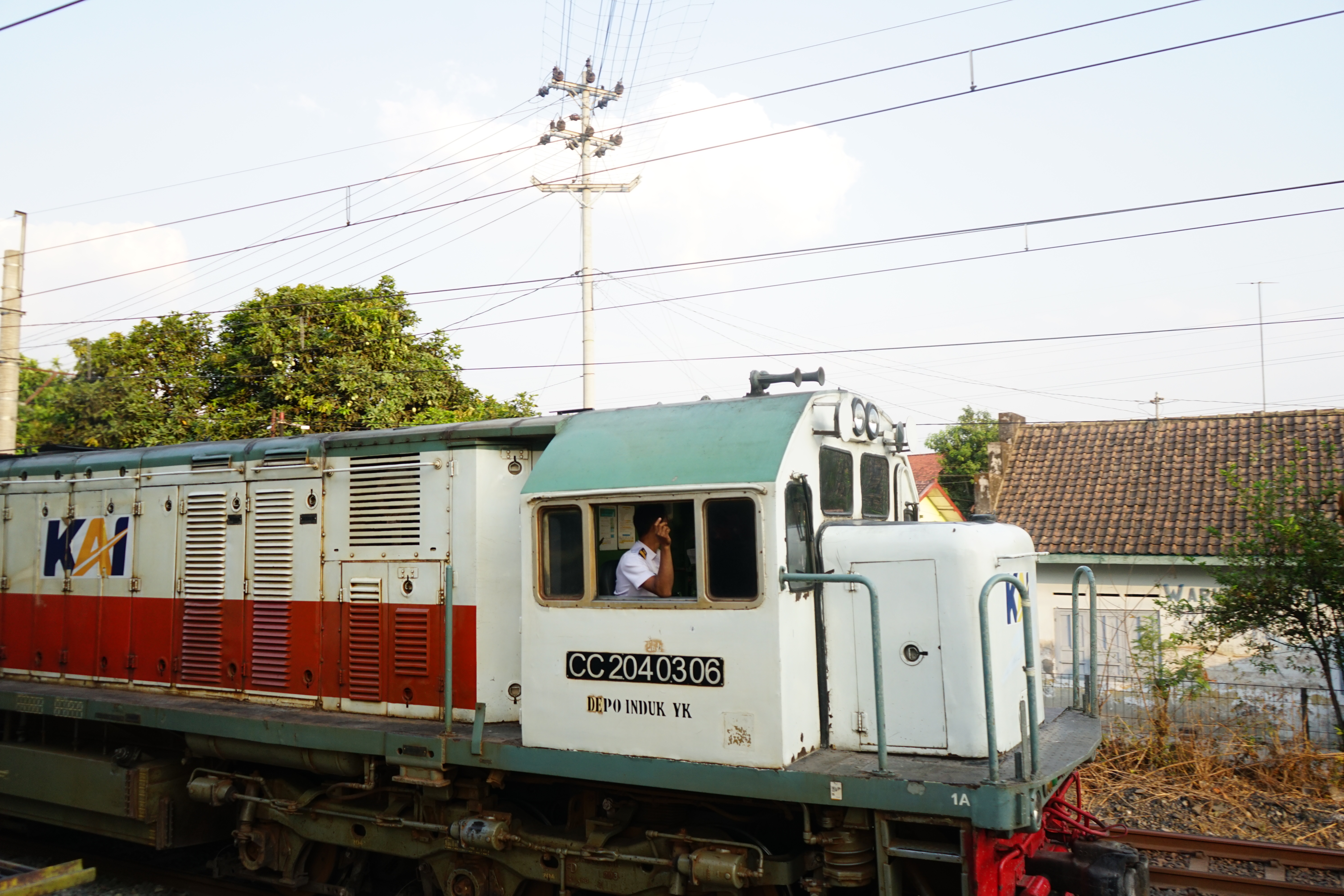 Lokomotif CC 204 03 06 livery Default di Depo Induk YK - Yogyakarta