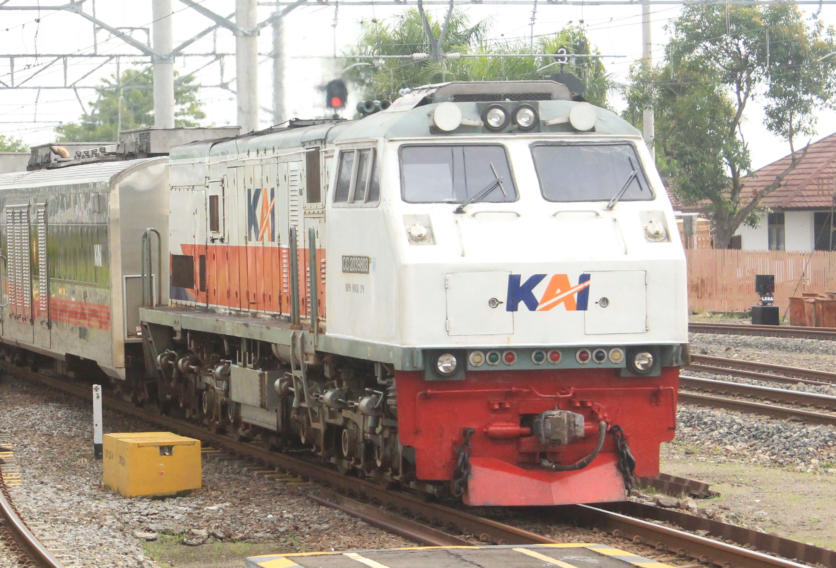 CC 203 98 03 di Stasiun Ceper