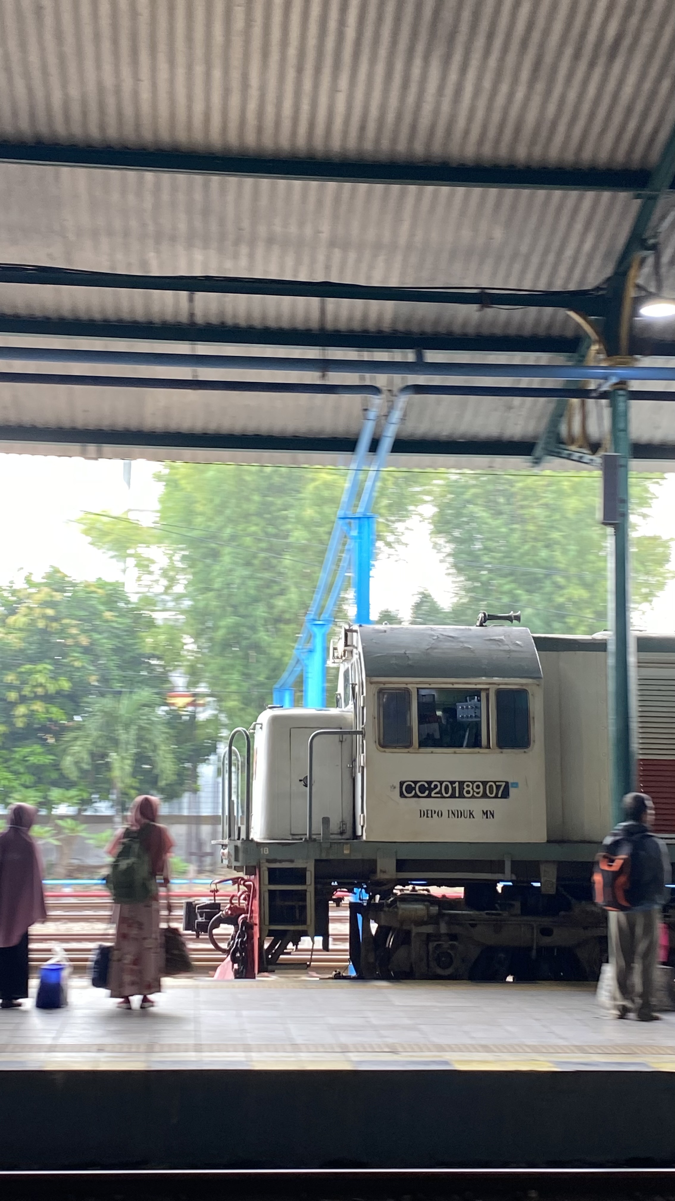 CC 201 89 07 di Stasiun Madiun