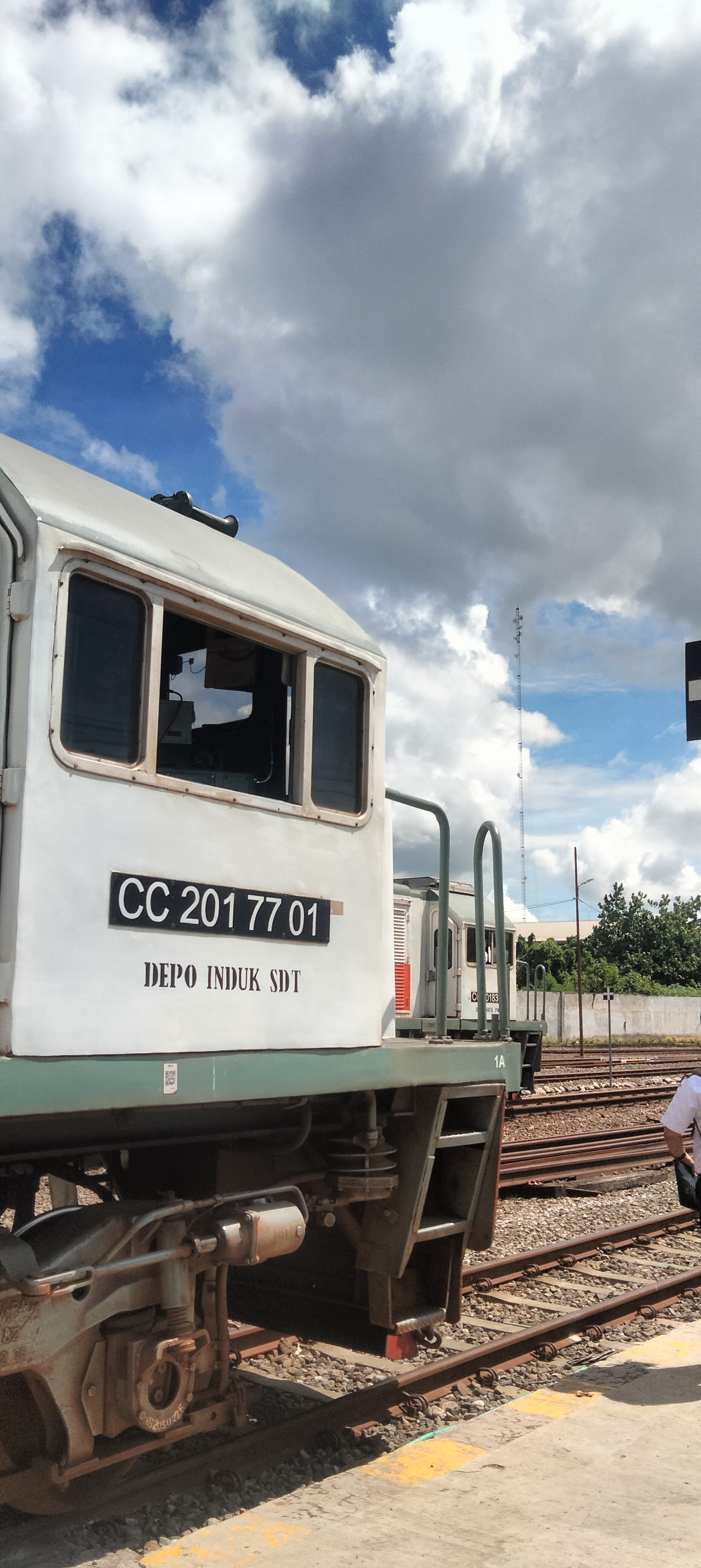 CC 201 77 01 - Depo SDT Lokomotif CC 201 77 01 livery Default di Depo Induk SDT - Surabaya