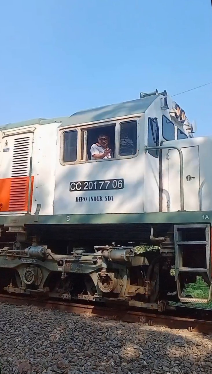 CC 201 77 06 - Depo SDT Lokomotif CC 201 77 06 livery Default di Depo Induk SDT - Surabaya