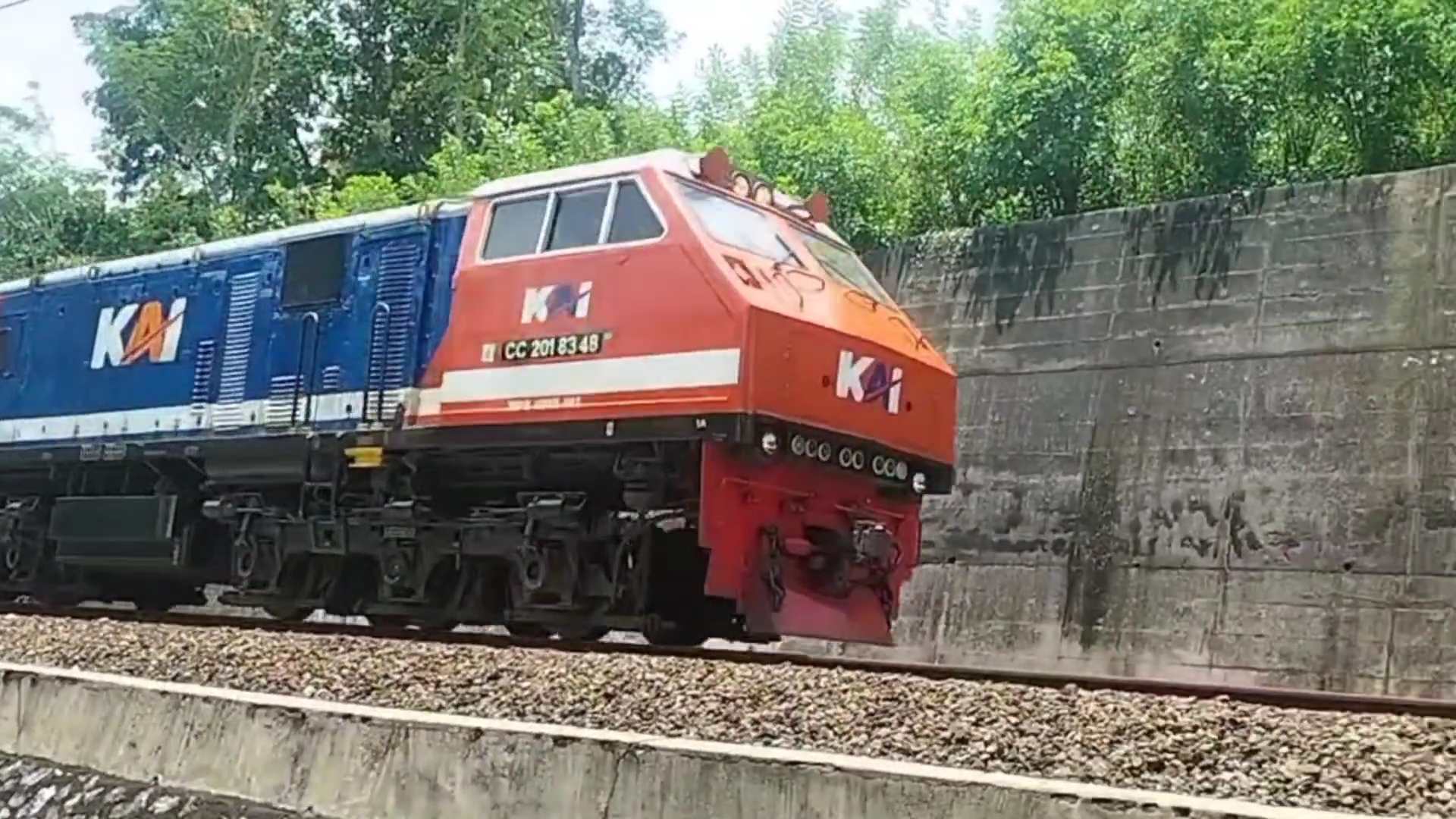 CC 201 83 48 Di Terowongan Karangkates II