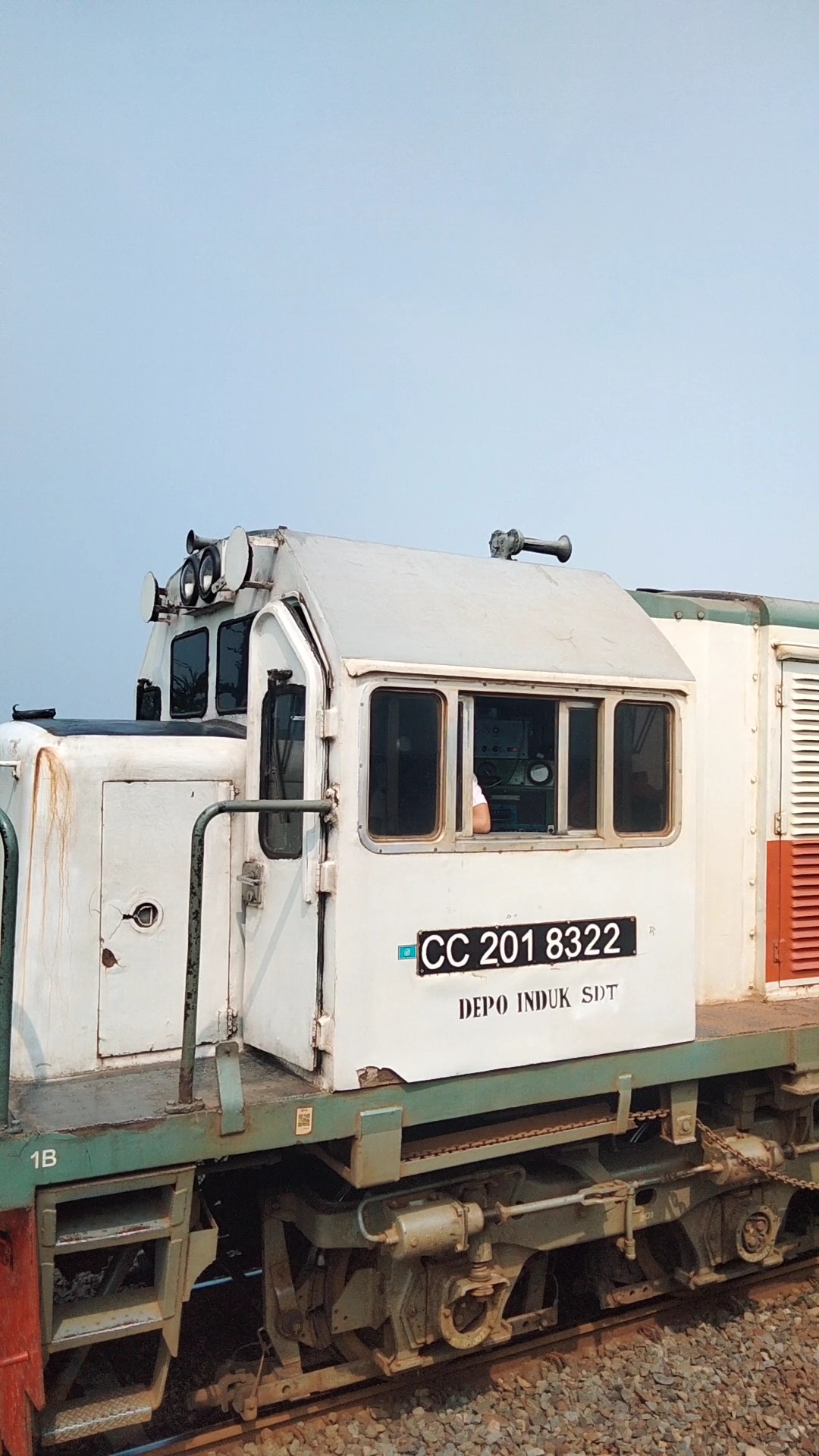 CC 201 83 22 - Depo SDT Lokomotif CC 201 83 22 livery Default di Depo Induk SDT - Surabaya