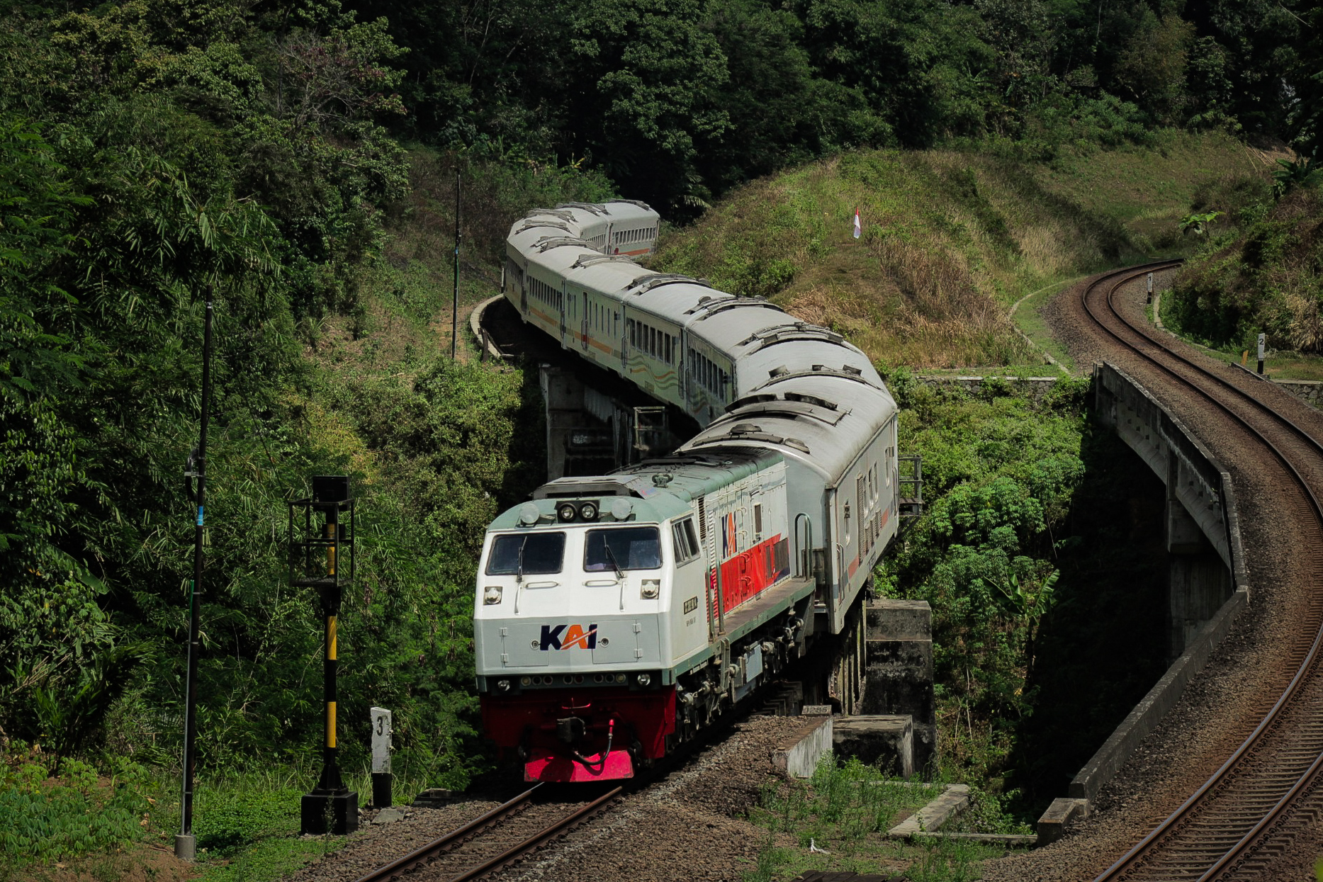 CC 203 98 14 Meliuk Indah Di Perhijauan