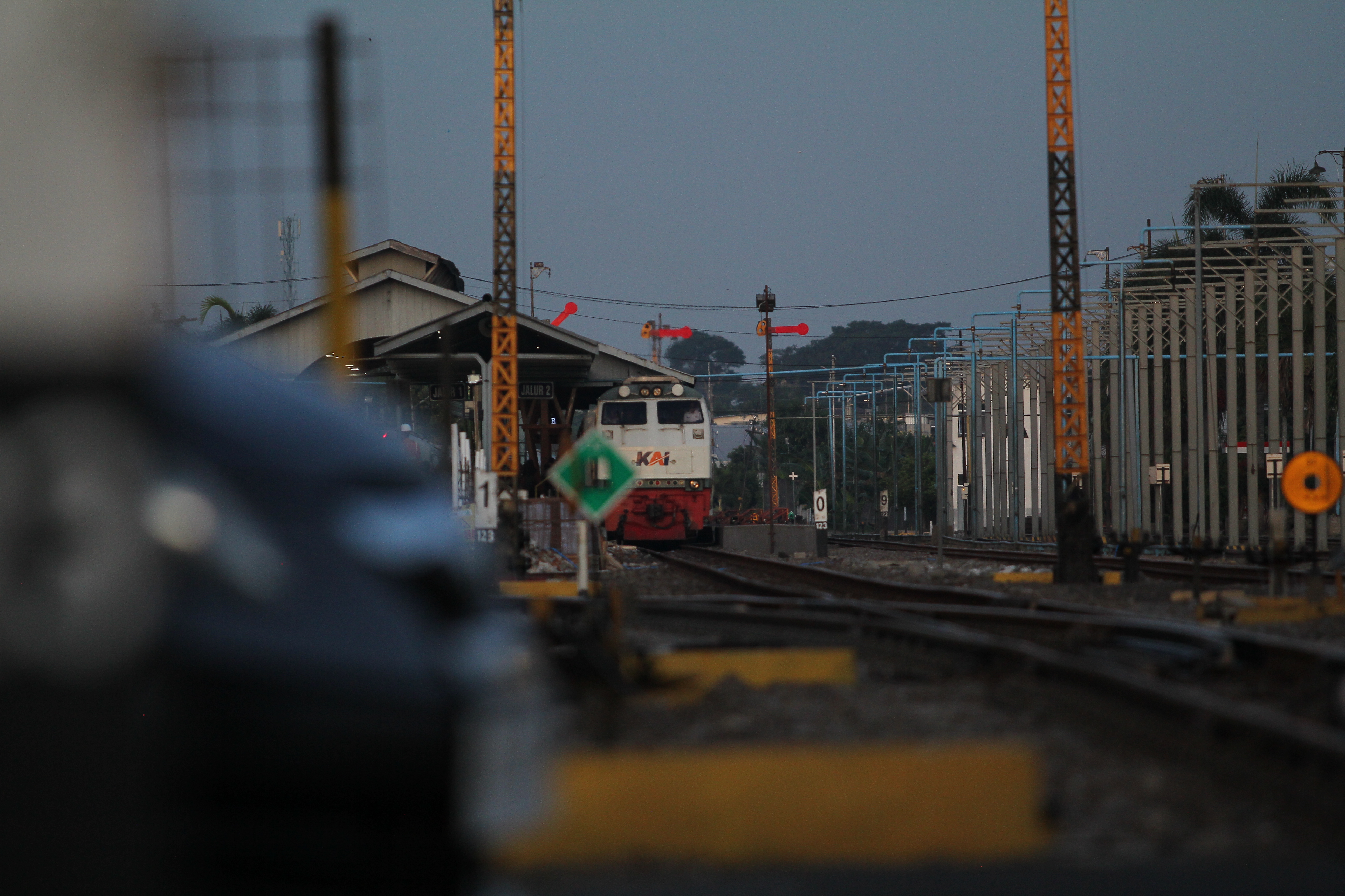 CC203 25 di stasiun Blitar