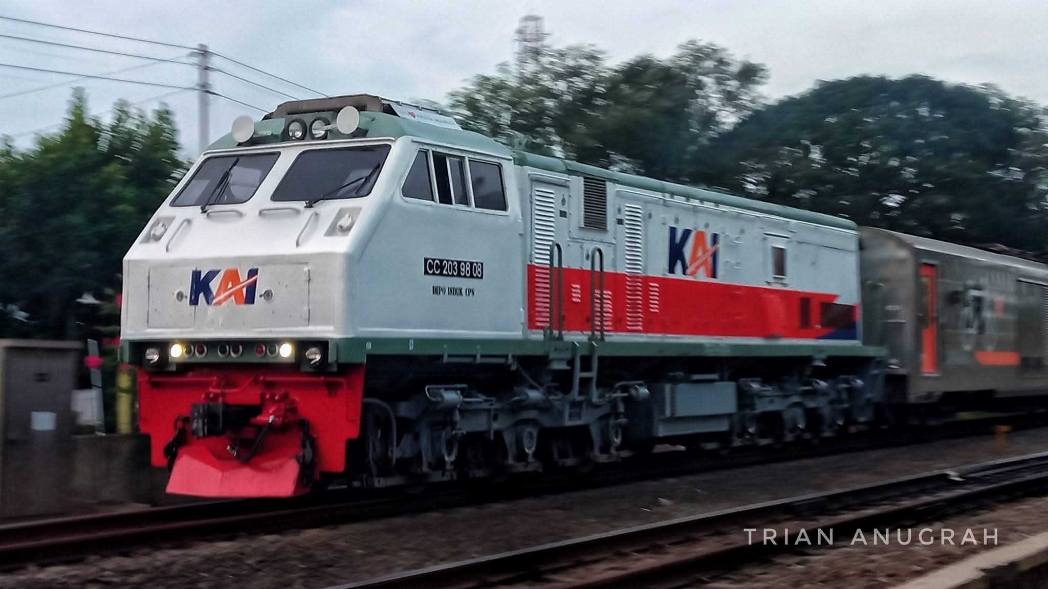 CC 203 98 08 di Stasiun Wates