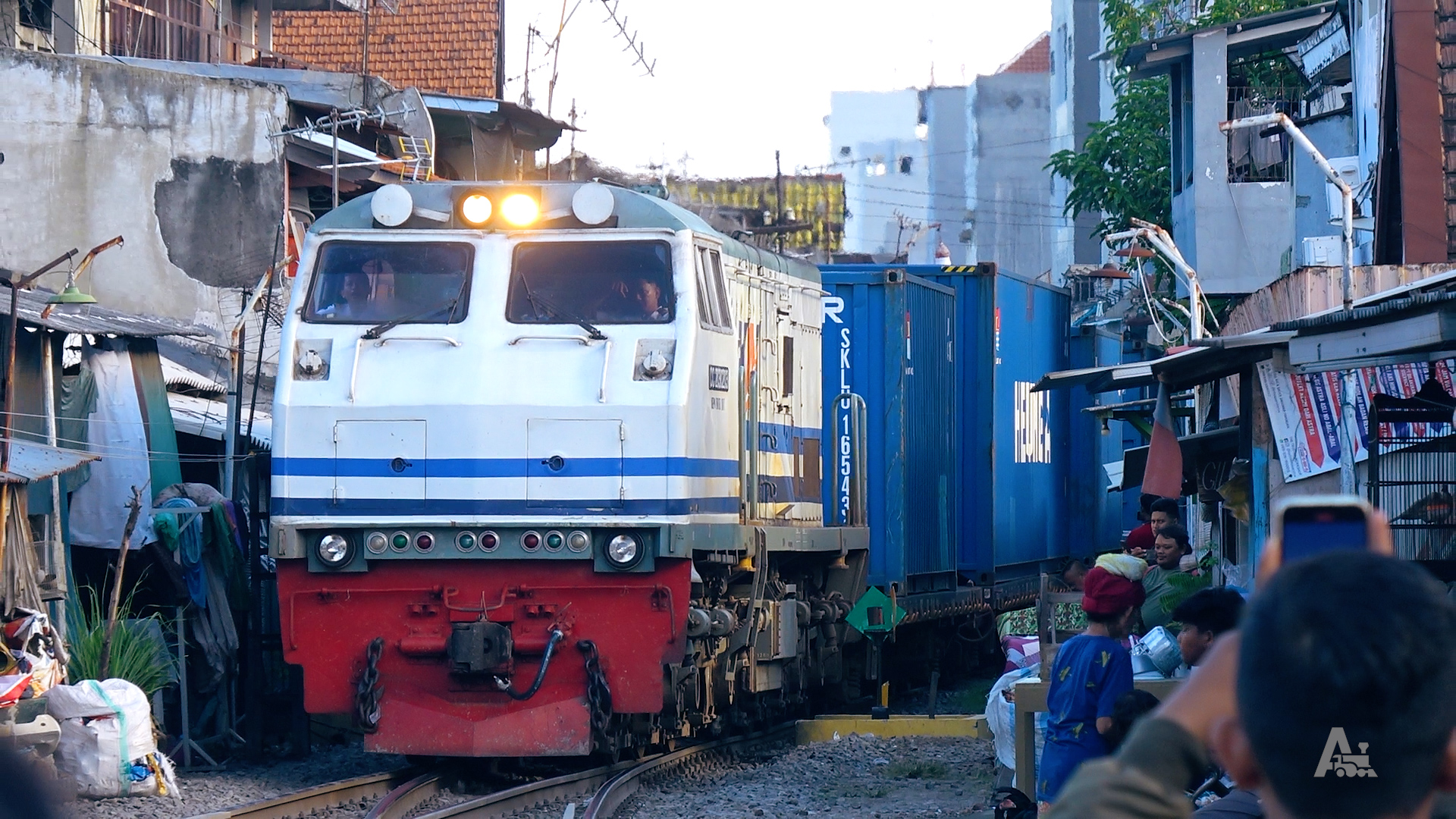 CC203 02 03 SDT berdinas KA 2636A Kalingga Cargo