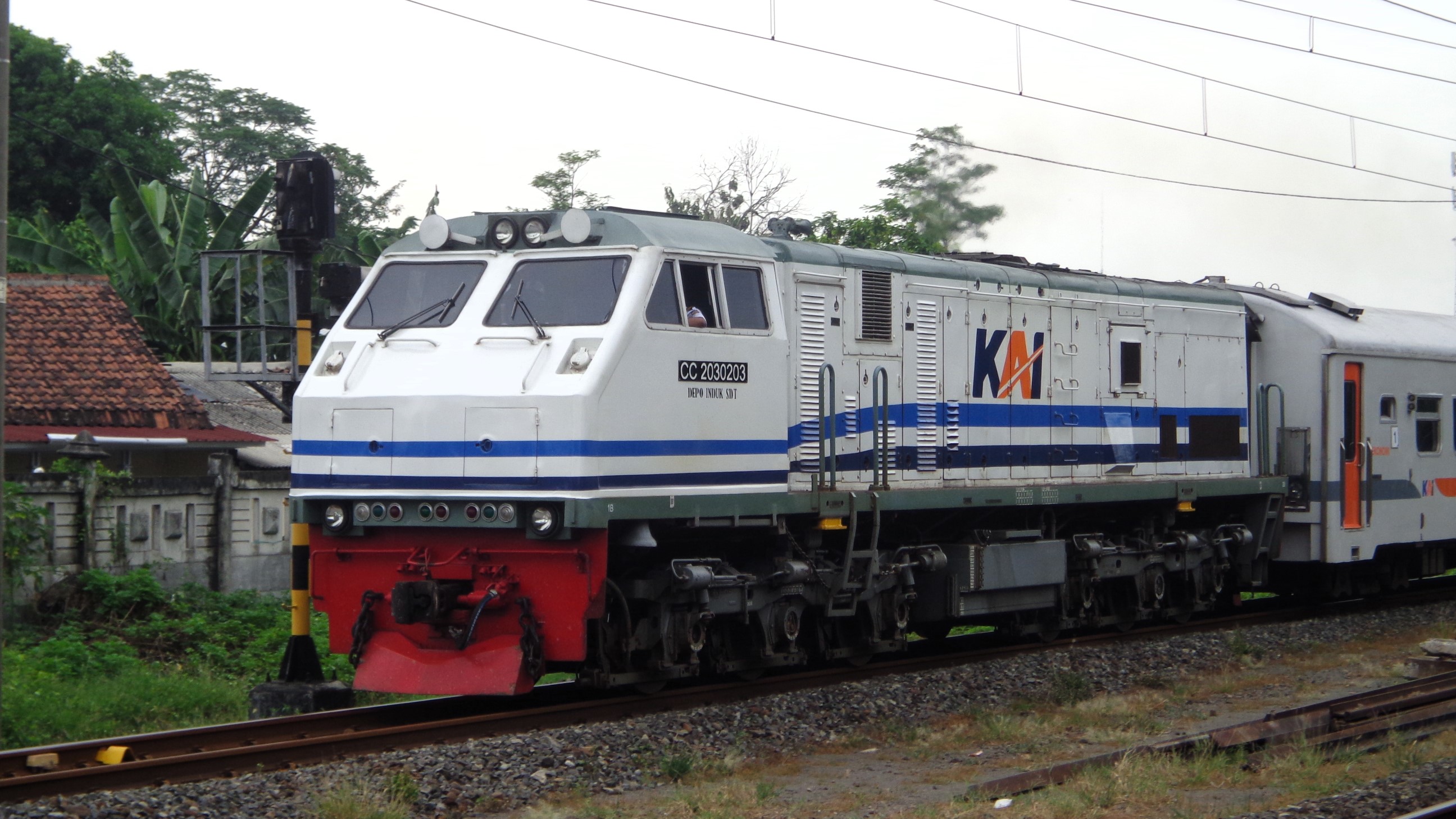 CC 203 02 03 diberangkatkan dari Stasiun Klaten