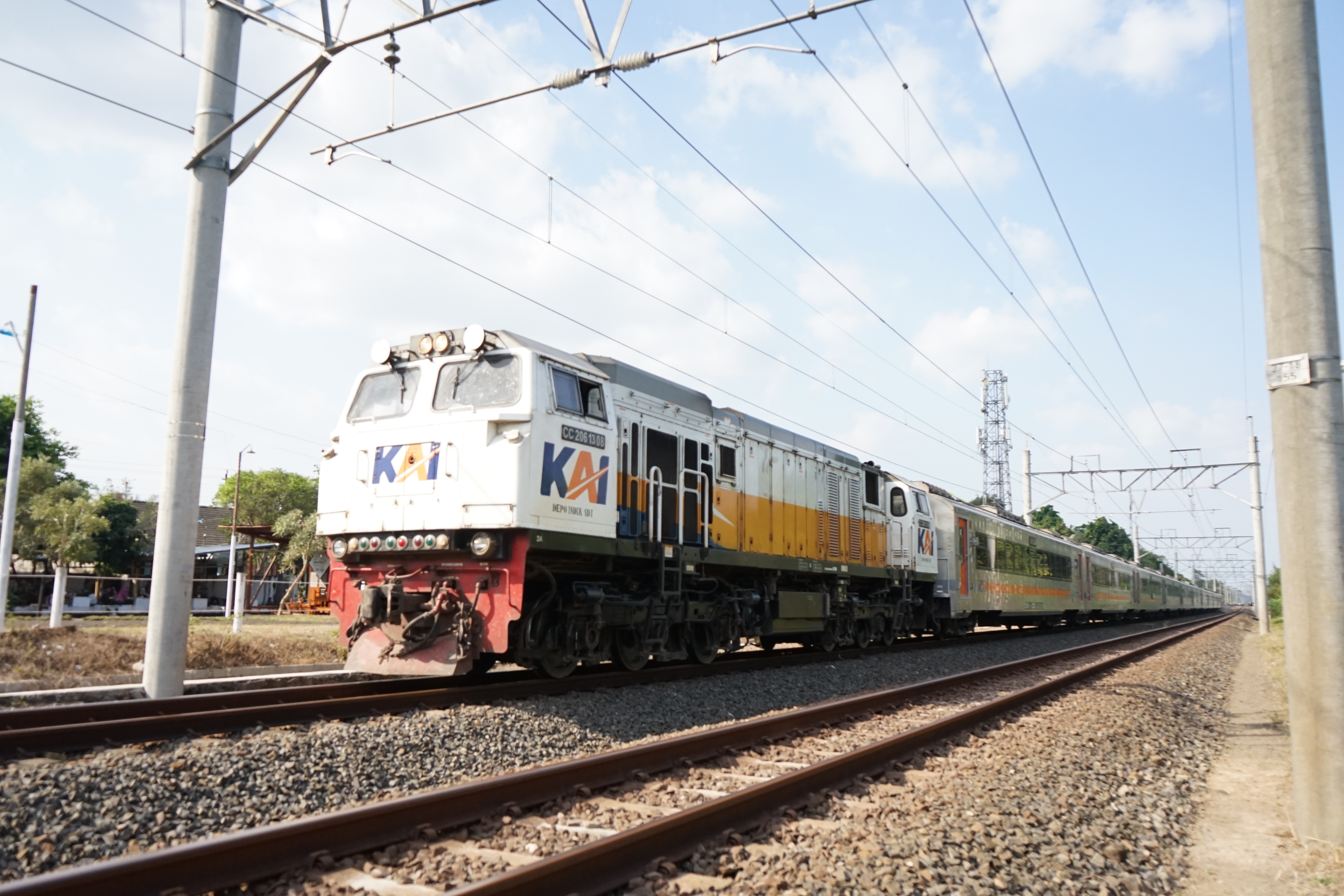 Lokomotif CC 206 13 08 livery Default di Depo Induk SDT - Surabaya