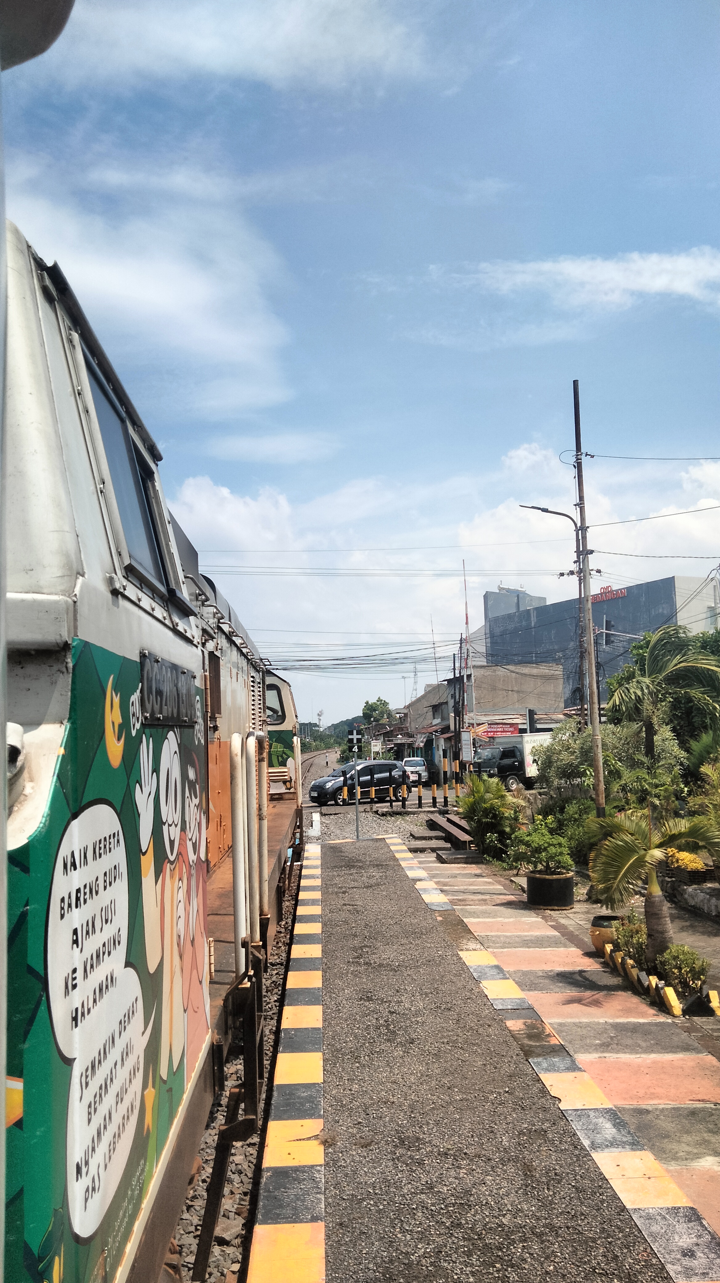 CC 206 13 09 - Depo SDT Lokomotif CC 206 13 09 livery Default di Depo Induk SDT - Surabaya