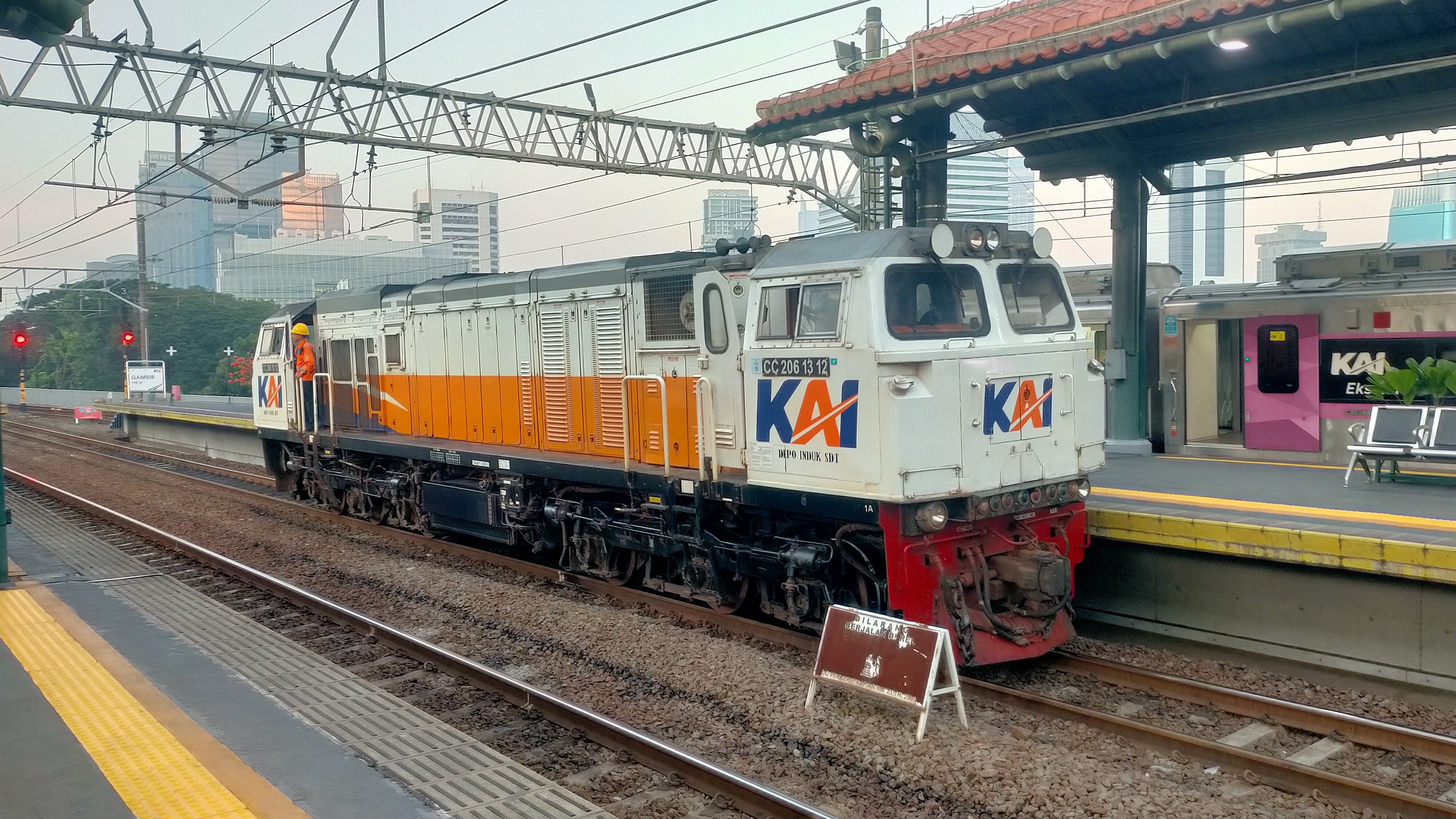CC 206 13 12 at Gambir
