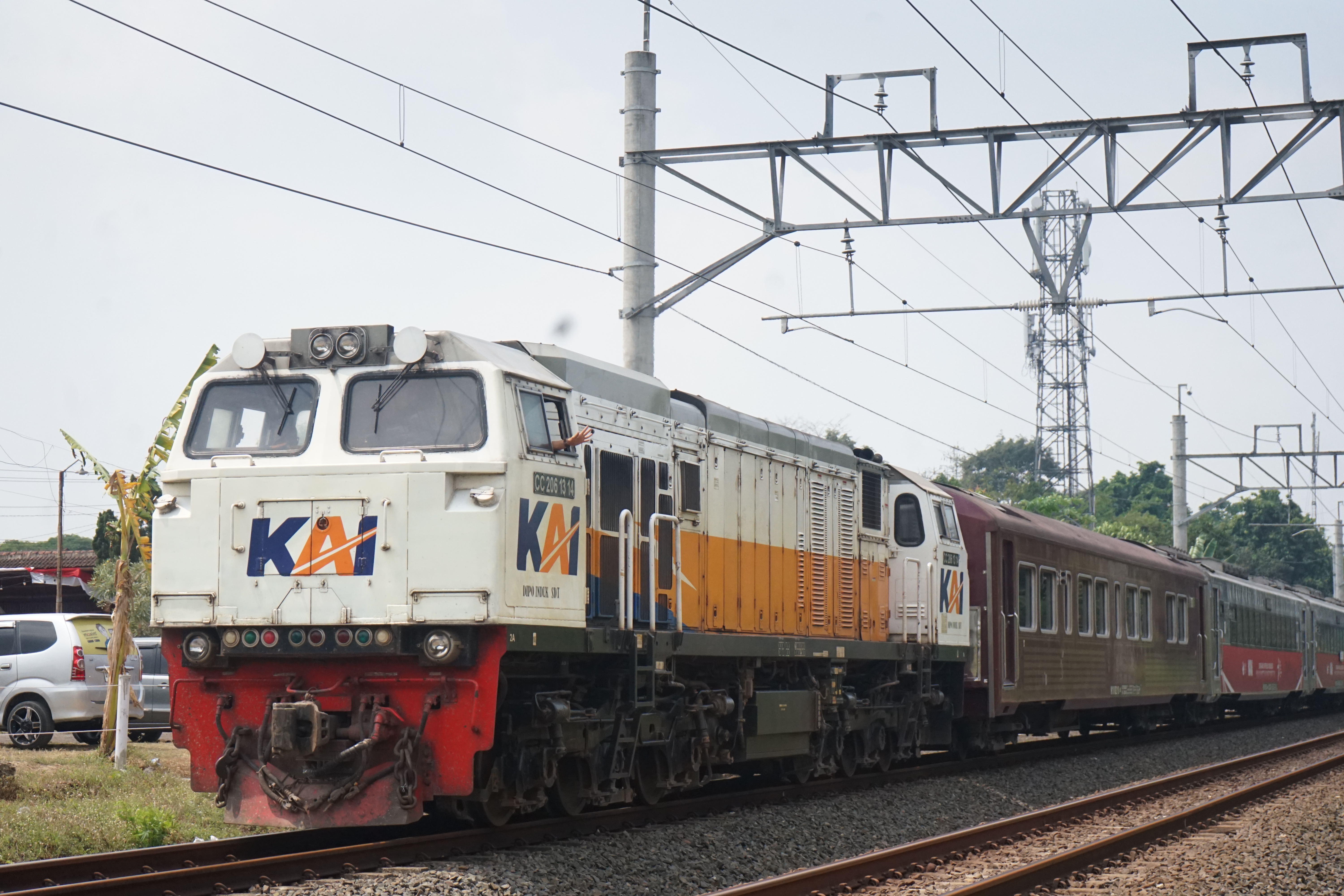 Lokomotif CC 206 13 14 livery Default di Depo Induk SDT - Surabaya