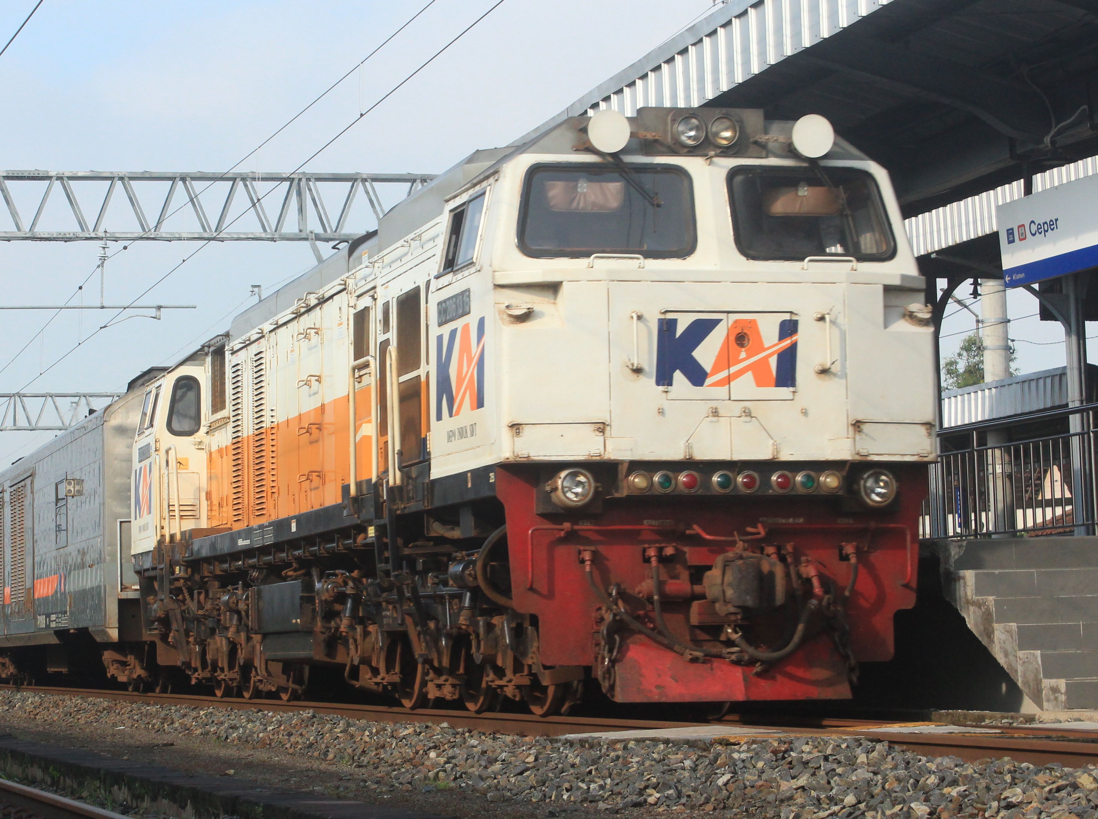 CC 206 13 15 di Stasiun Ceper