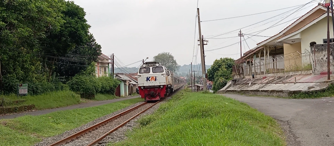 Masuk emplasemen St. Purwakarta