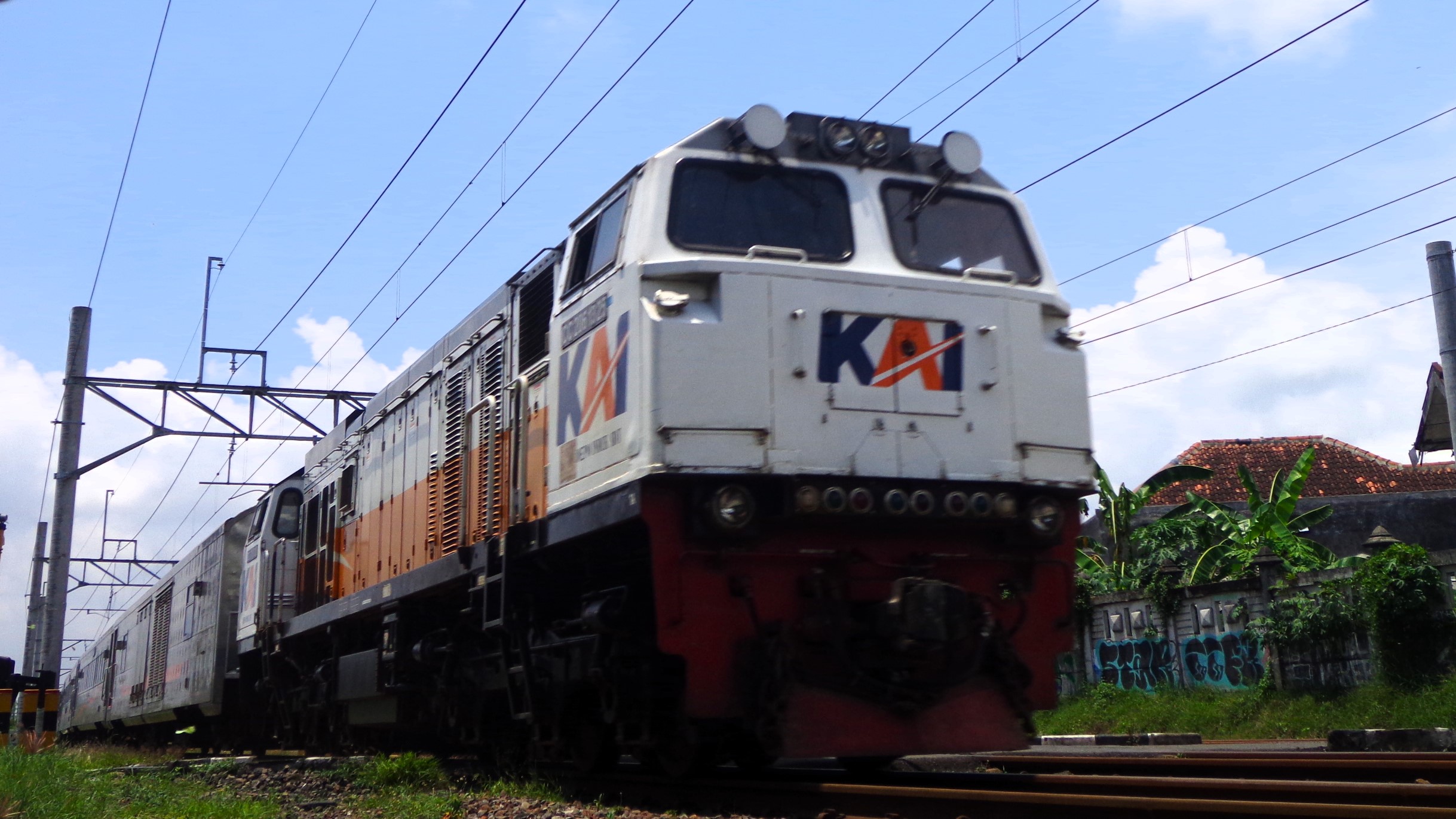 CC 206 13 25 SDT tiba di Stasiun Klaten