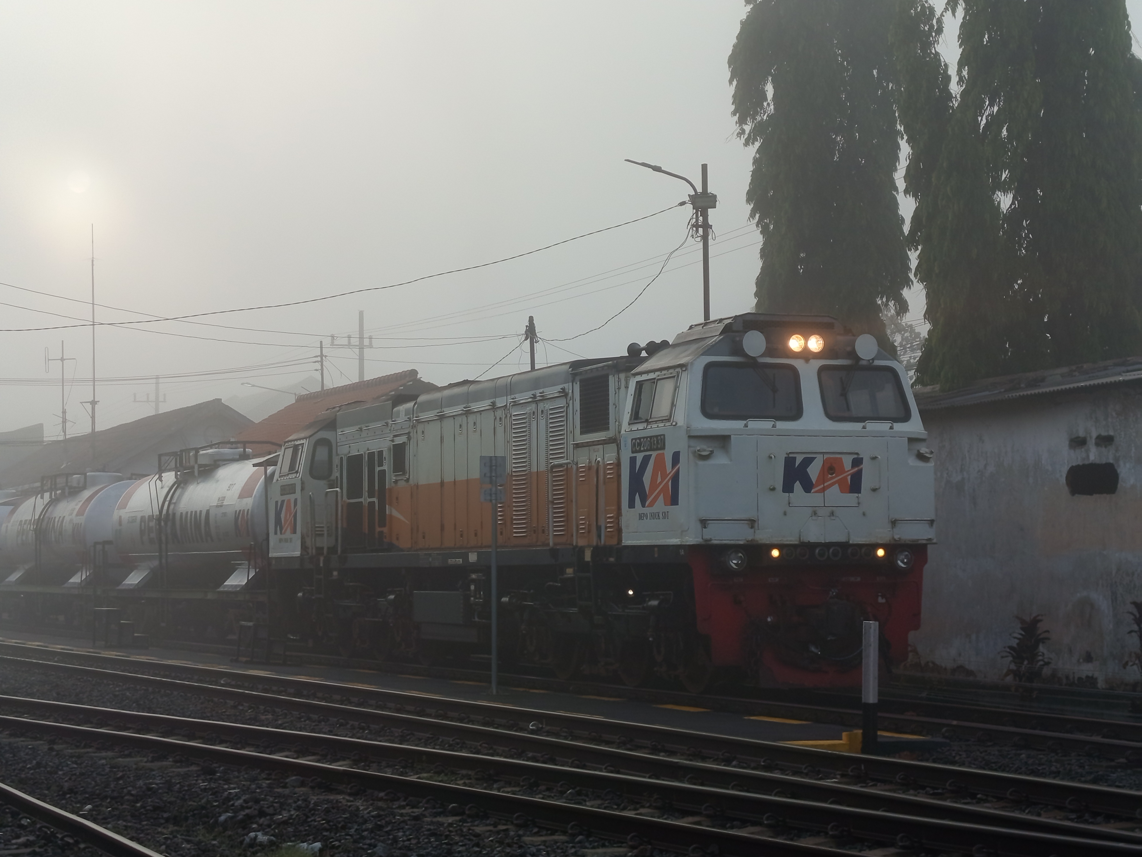 CC 206 13 37 - Depo SDT Lokomotif CC 206 13 37 livery Default di Depo Induk SDT - Surabaya