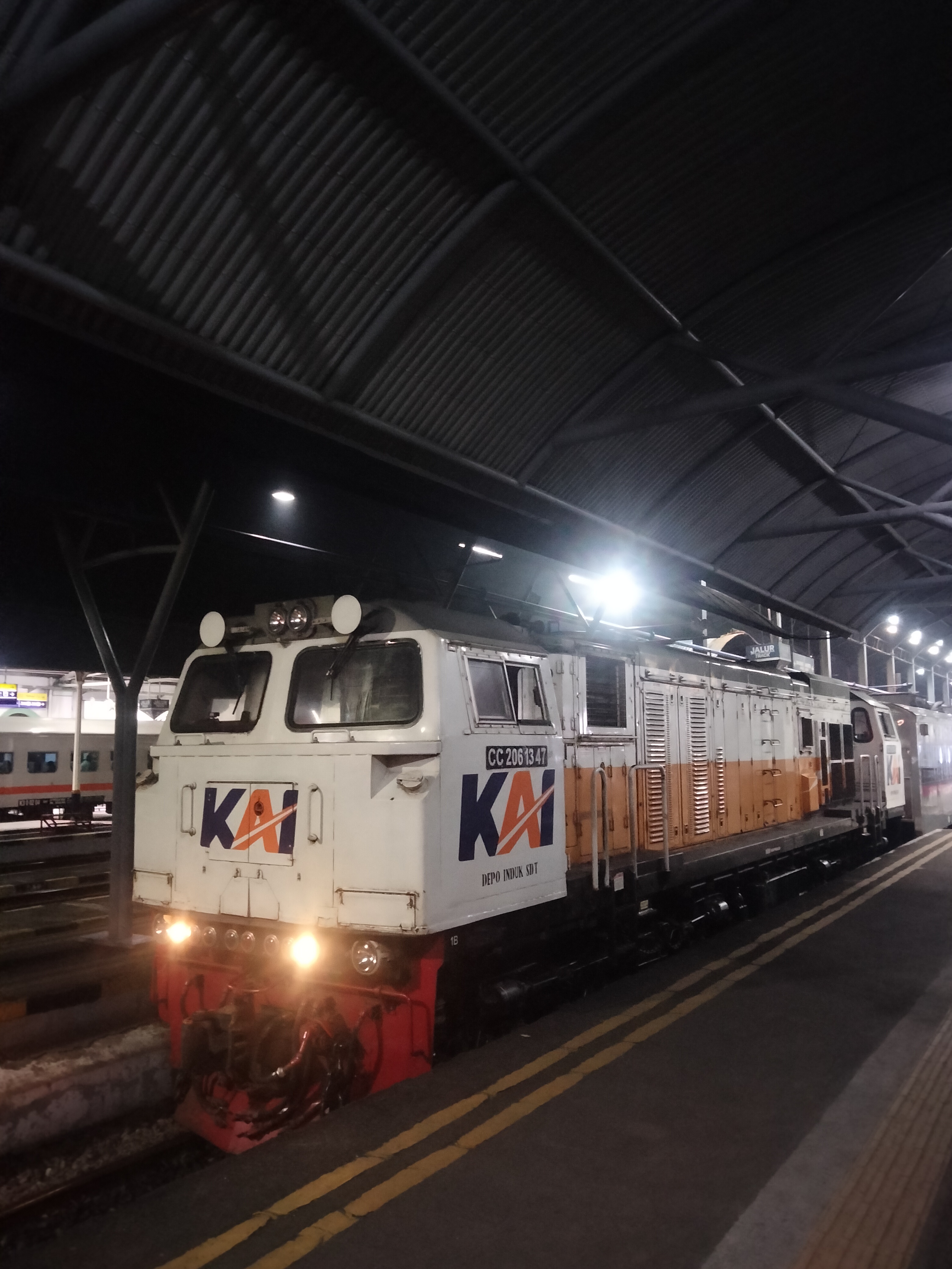 CC 206 13 47 SDT Saat Berdinas KA 7 Bima