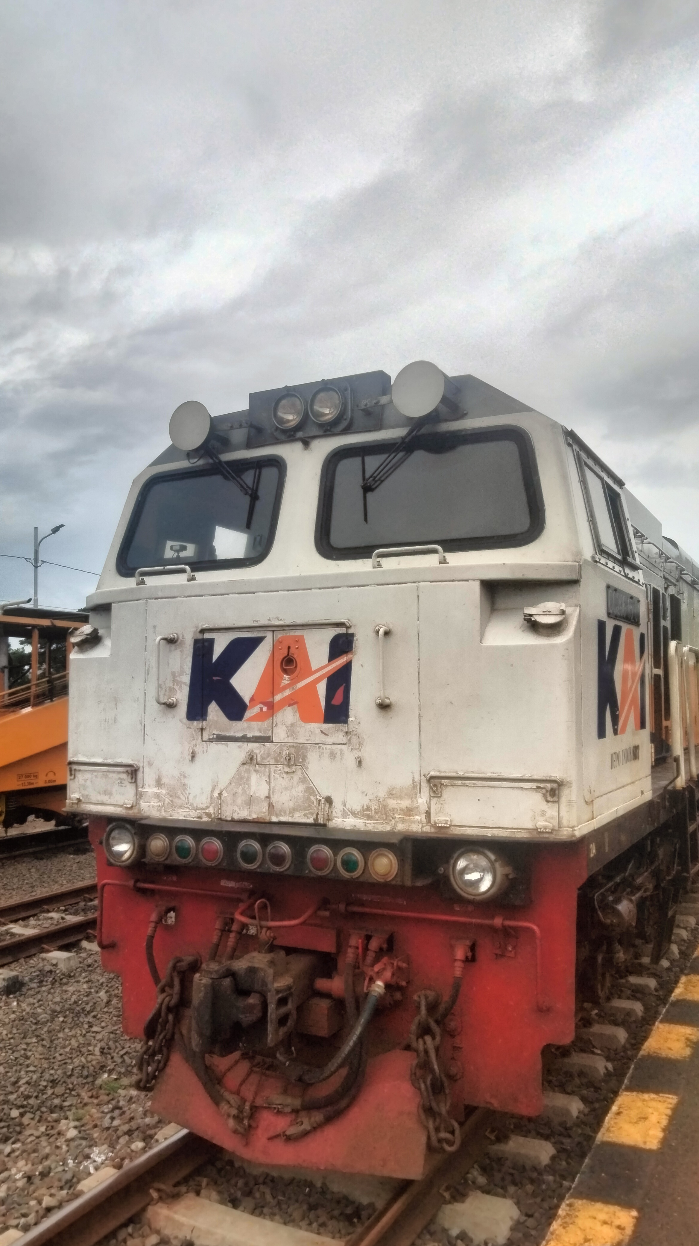 CC 206 15 01 - Depo SDT Lokomotif CC 206 15 01 livery Default di Depo Induk SDT - Surabaya